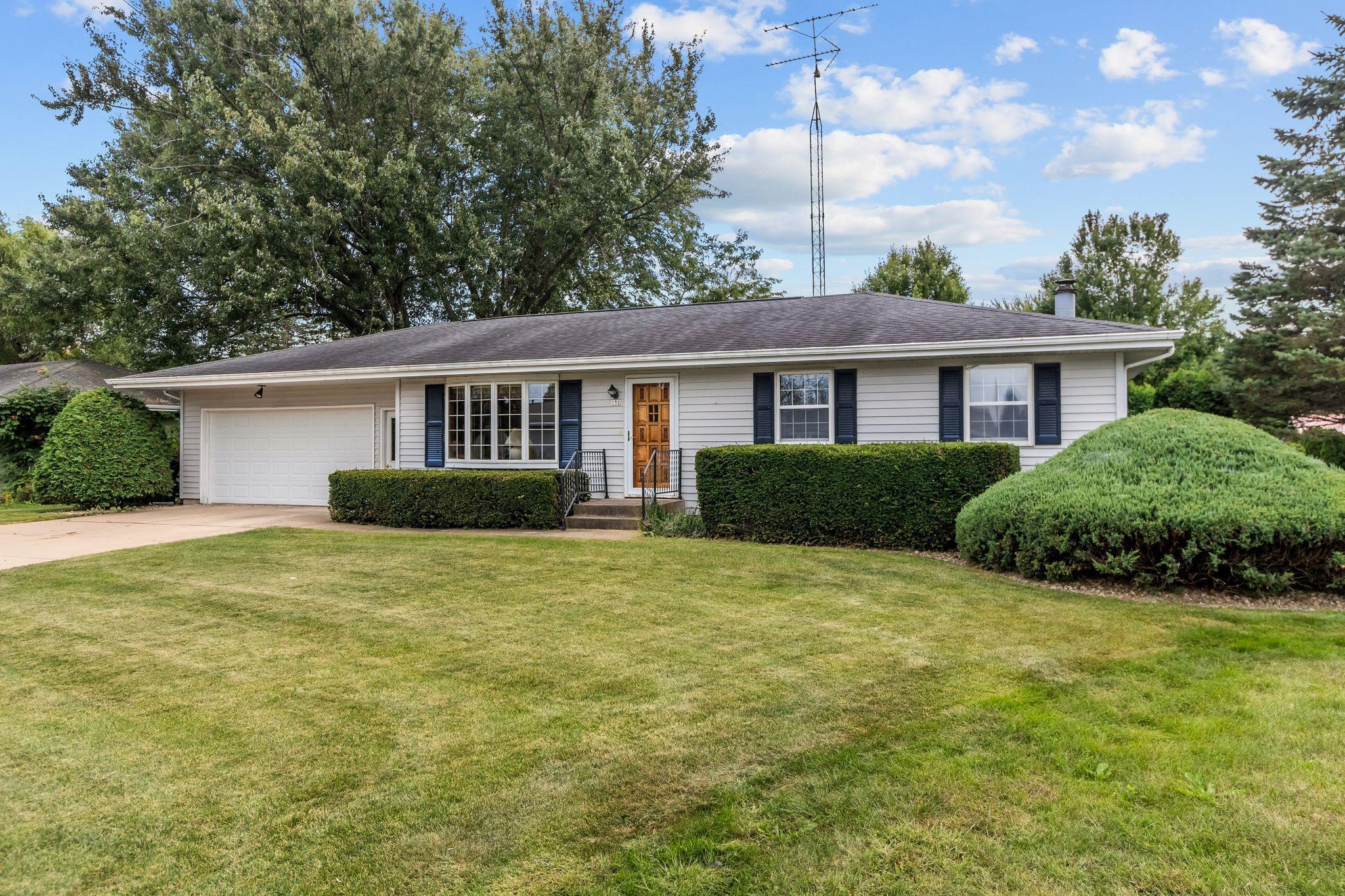 132 OAK Court property preview photograph