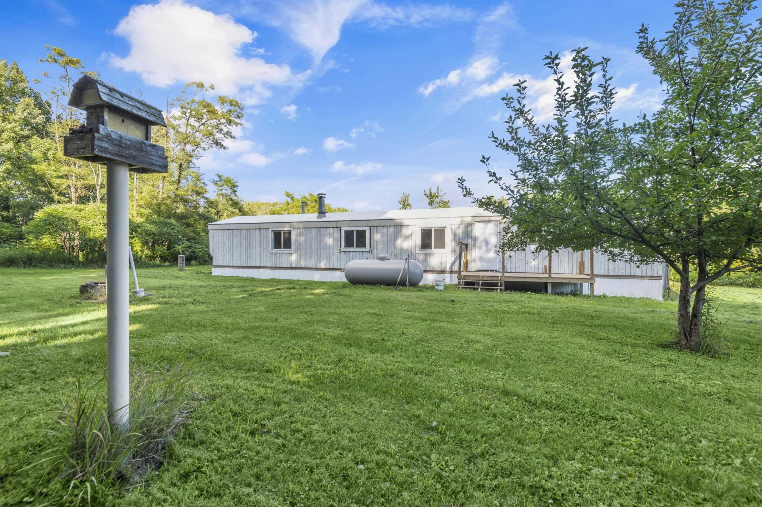 N6097 SPUR Road property preview photograph