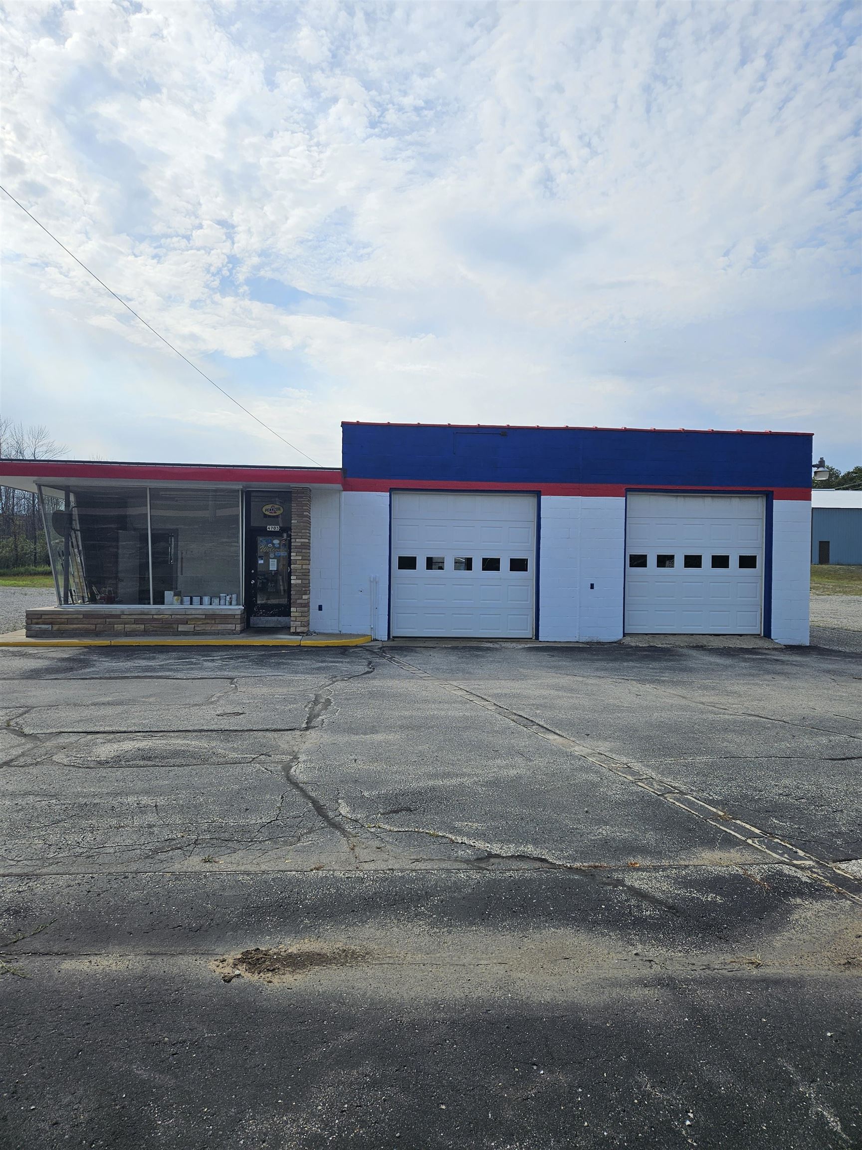 4703 10TH Street property preview photograph