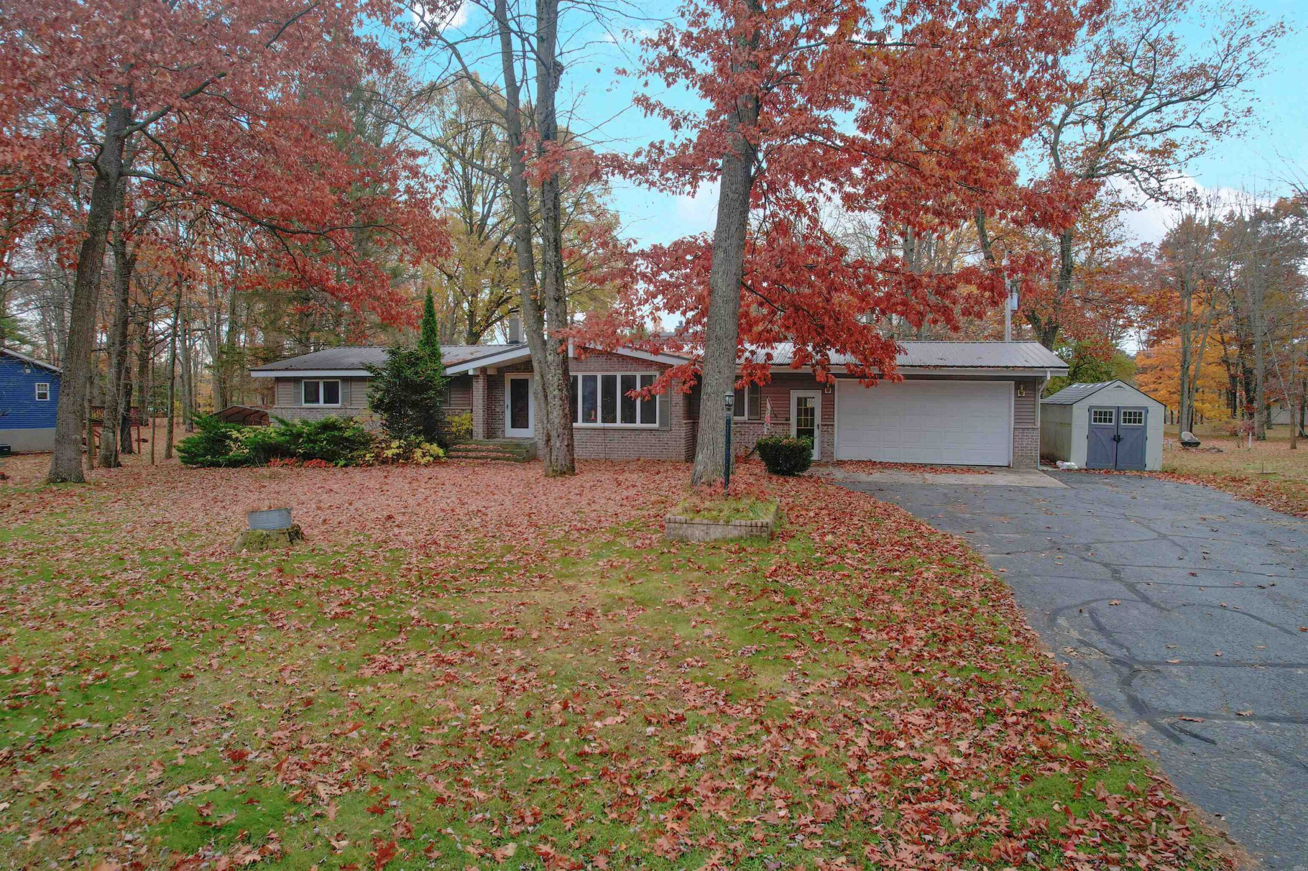 N1337 RIVER Drive property preview photograph