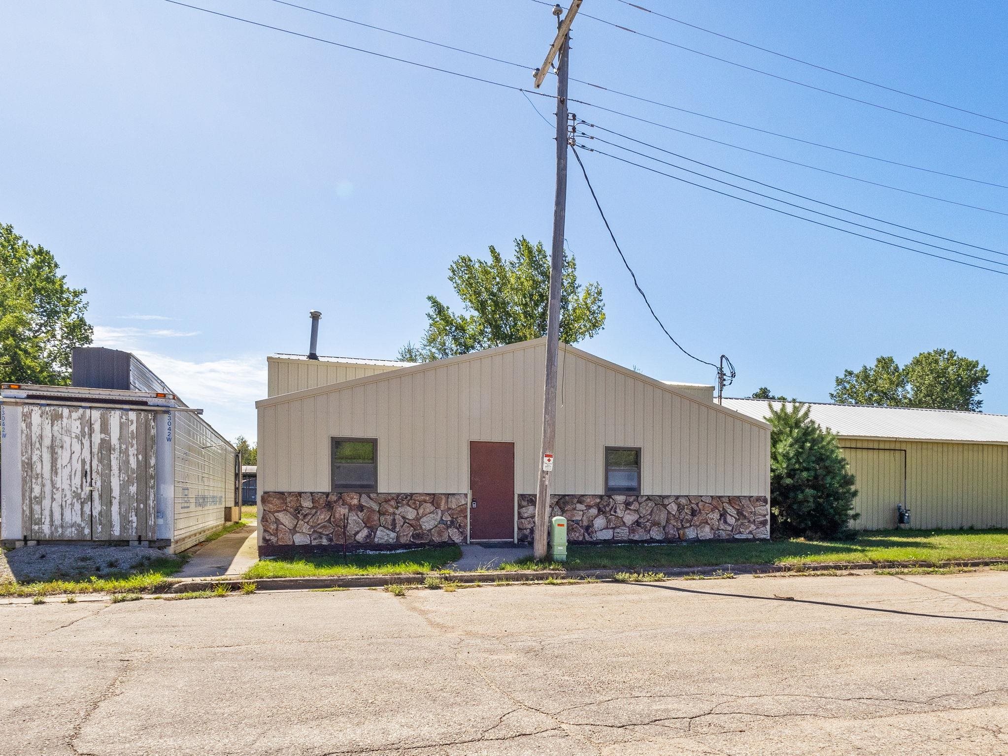 471 BROWN Avenue property preview photograph