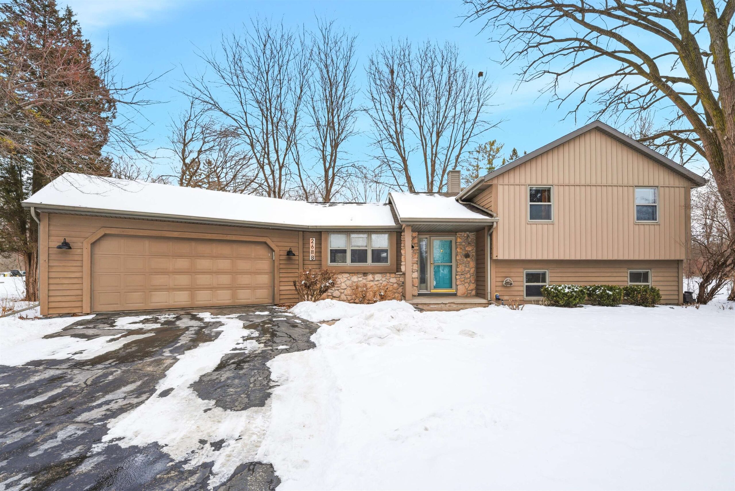 2688 NICOLET Drive property preview photograph