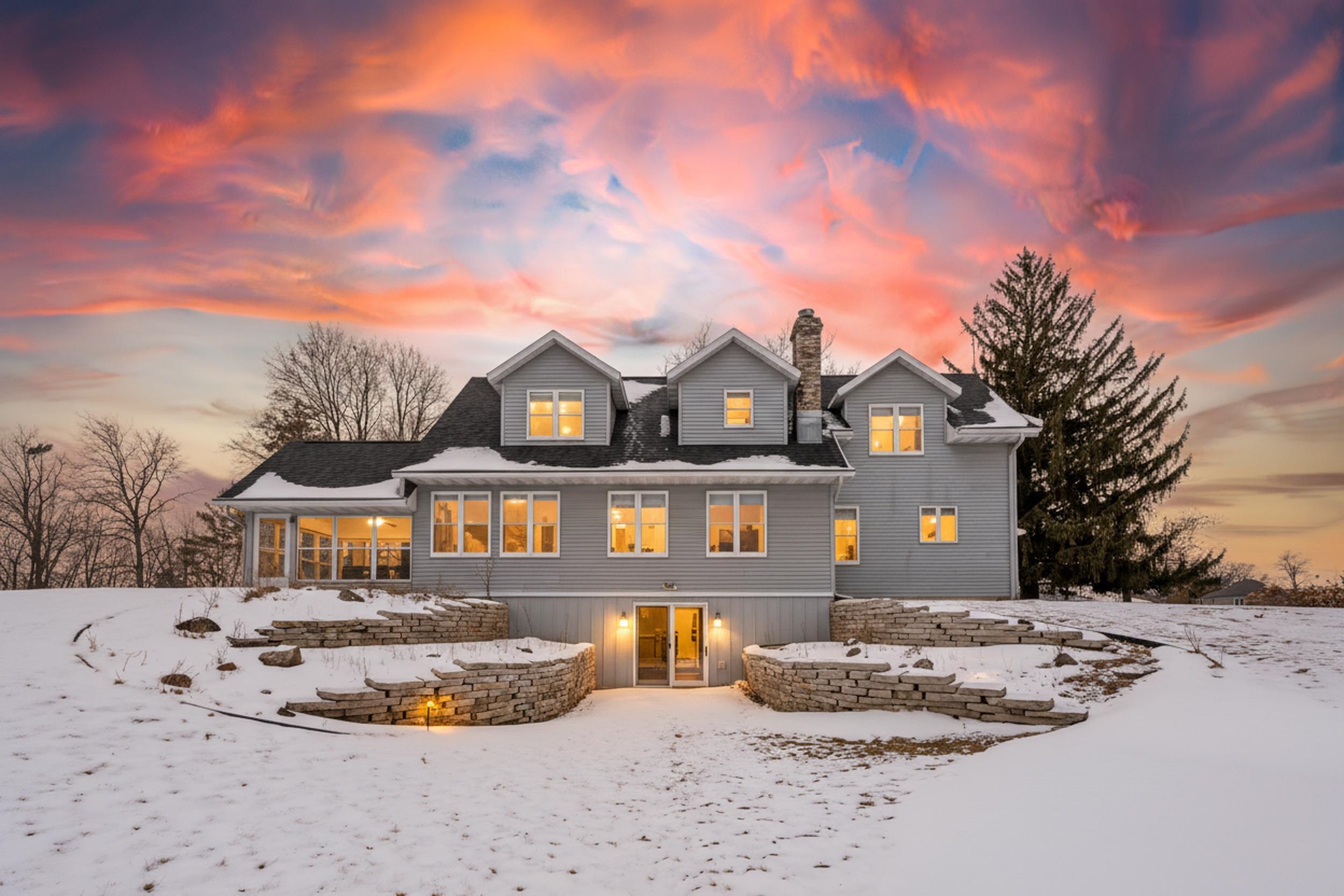 134 TUSTIN Road property preview photograph