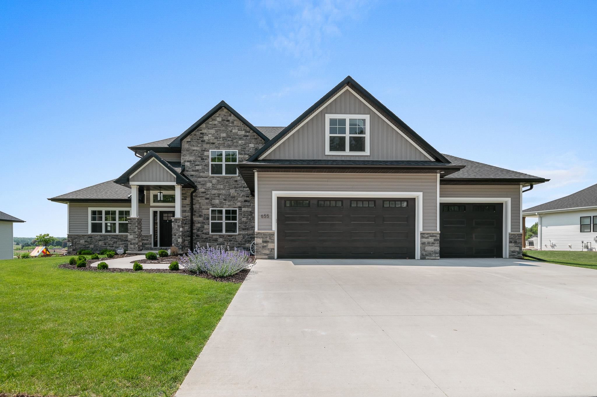 655 SUNSET Ridge property preview photograph