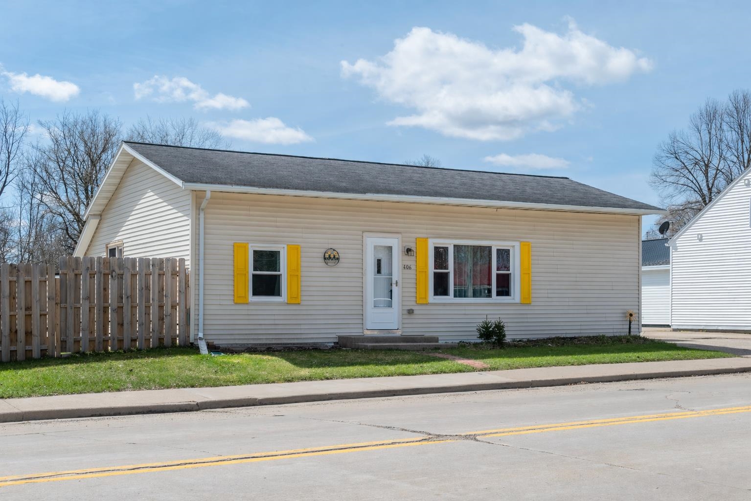 406 E MAIN Street property preview photograph