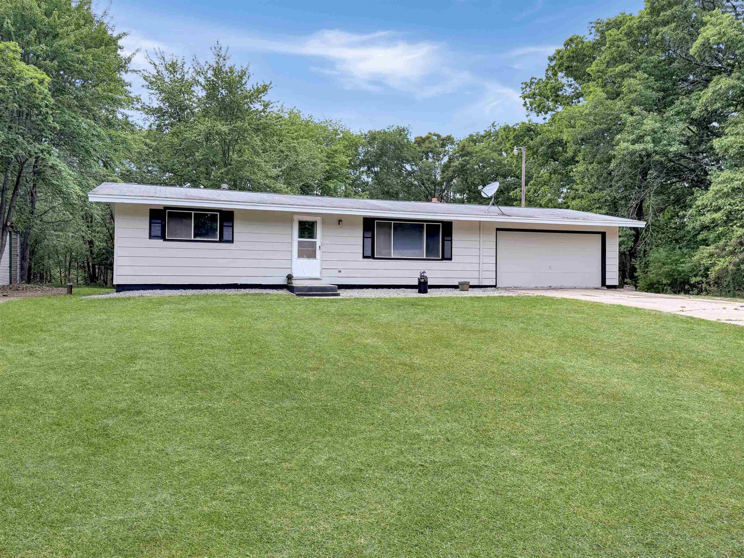 W278 RIVERVIEW Drive property preview photograph