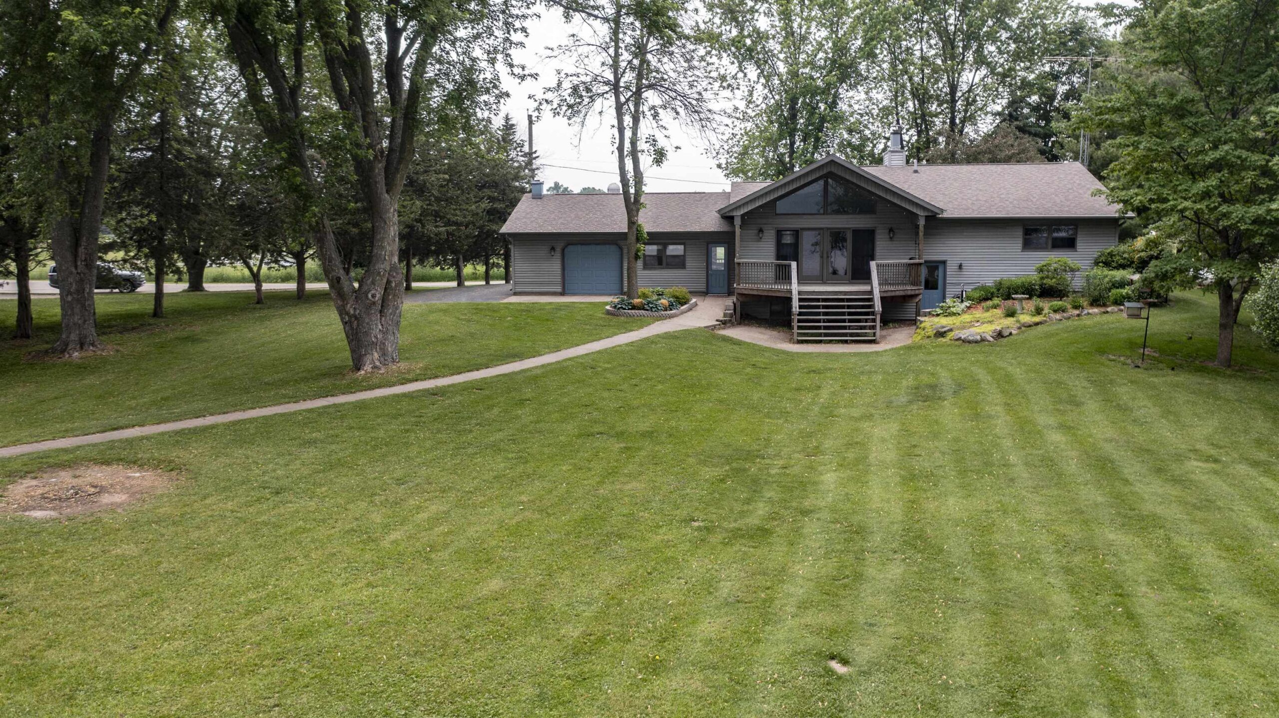 9205 WILLOW Lane property preview photograph