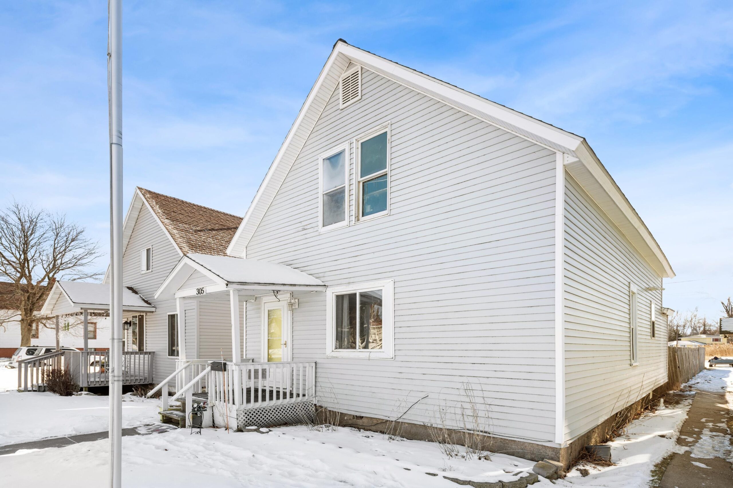 305 CARNEY Boulevard property preview photograph