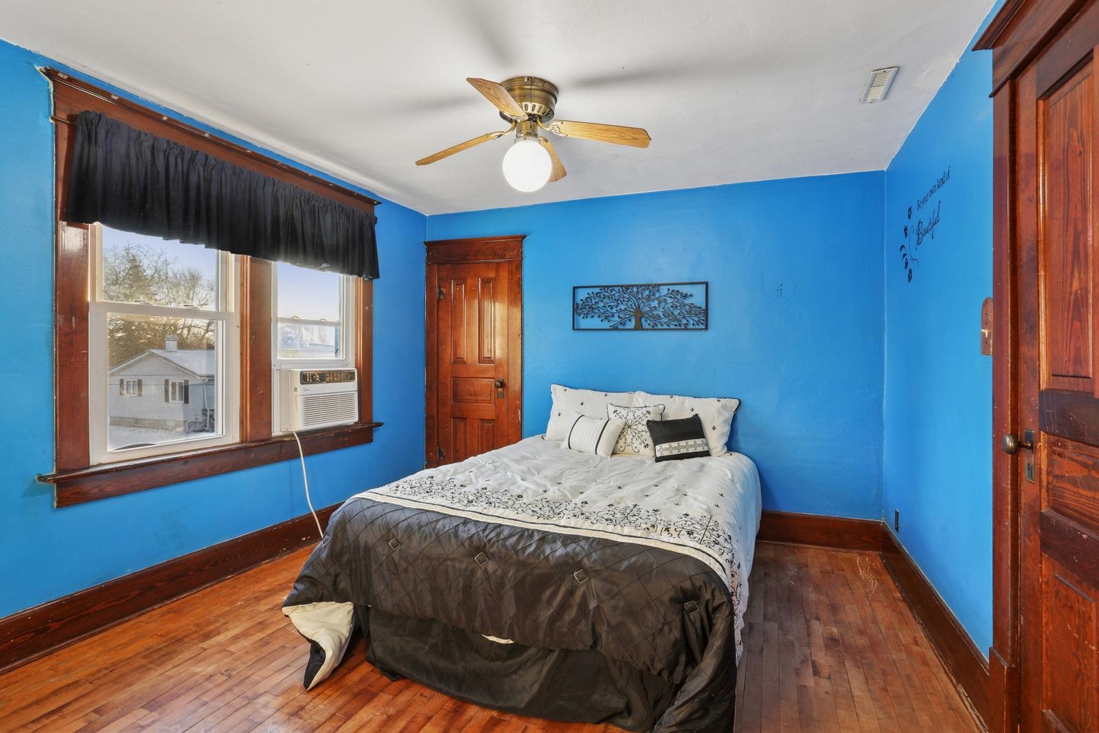 128 DEWEY Street property preview photograph