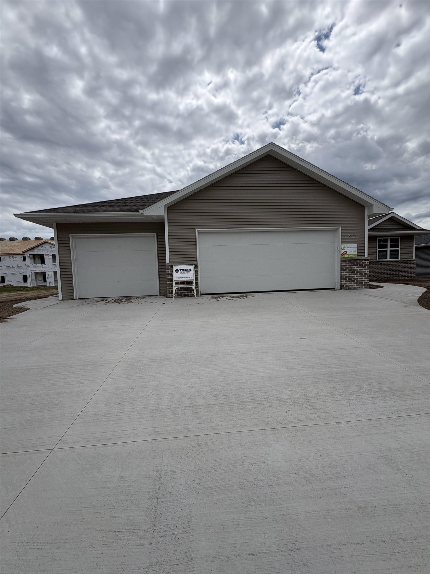 921 CONSTELLATION Way property preview photograph