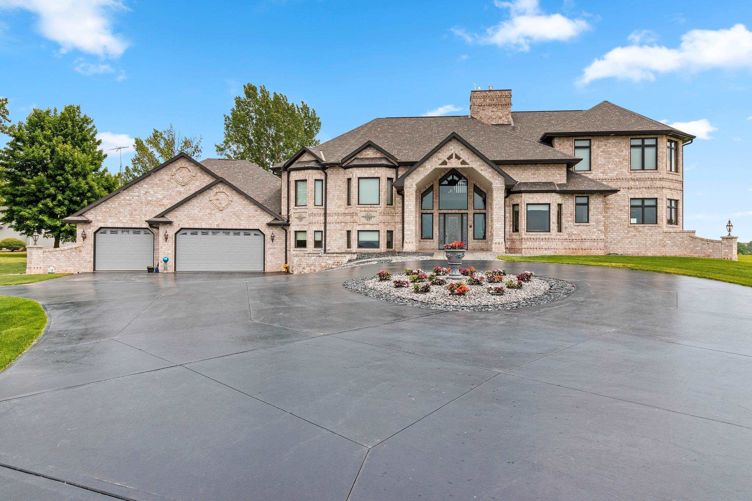 2315 SILVERIDGE Drive property preview photograph