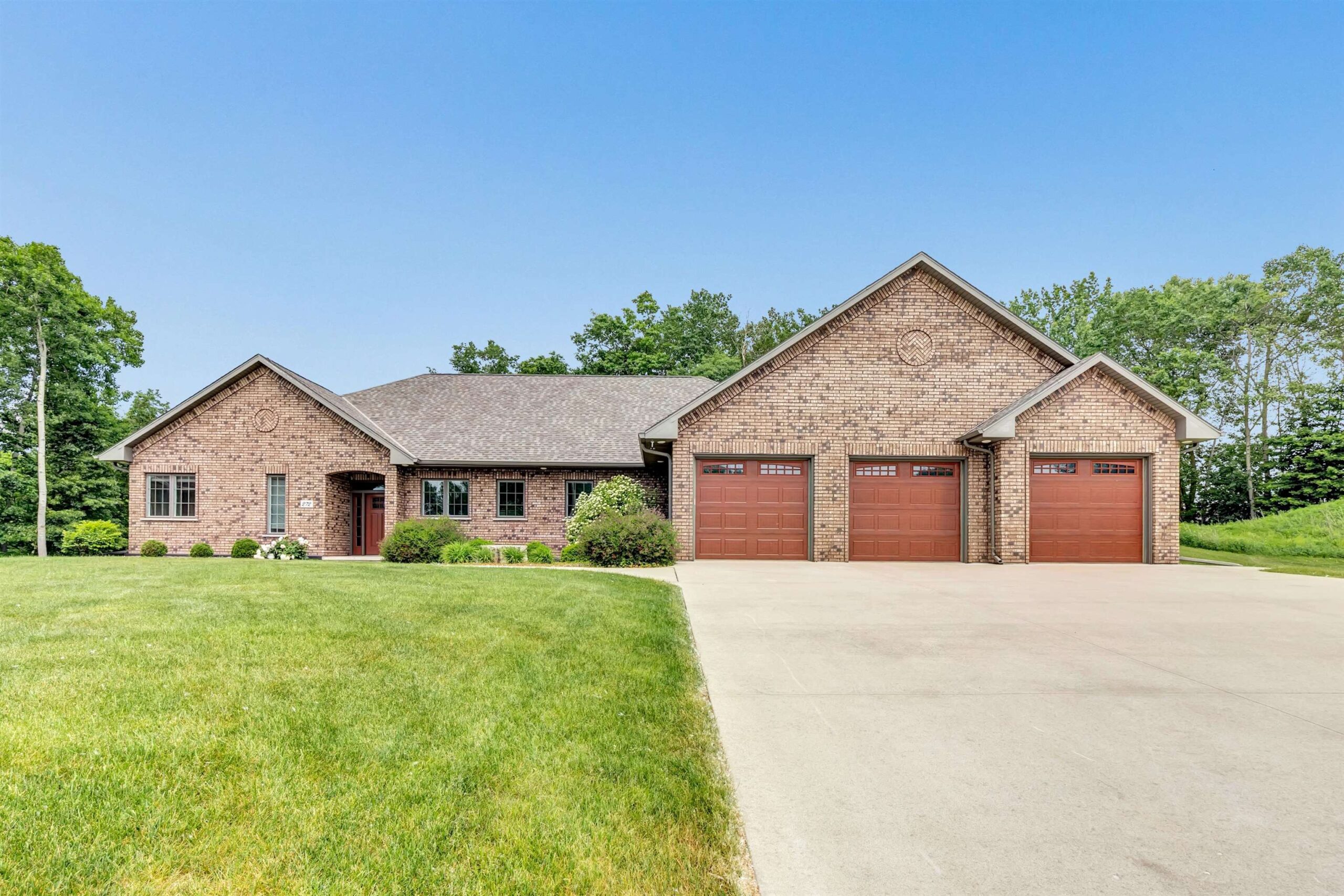 272 LOST RIDGE Court property preview photograph