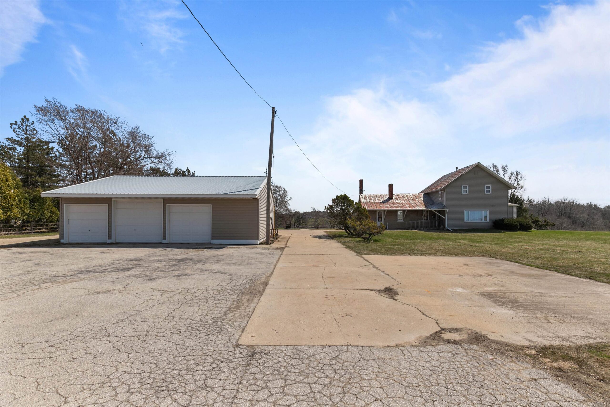 3829 LOST DAUPHIN Road property preview photograph