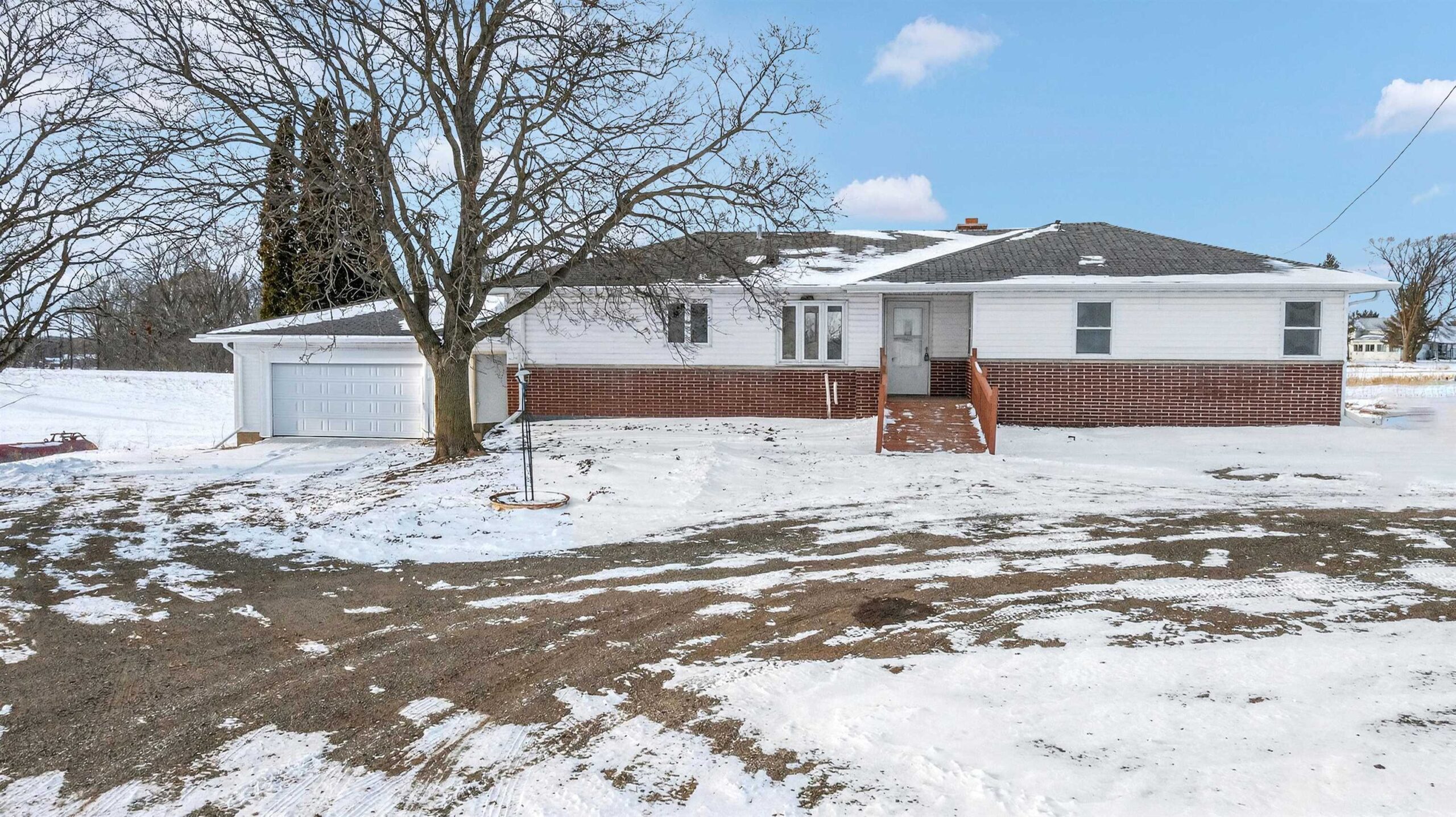 W8662 LONE ELM Road property preview photograph