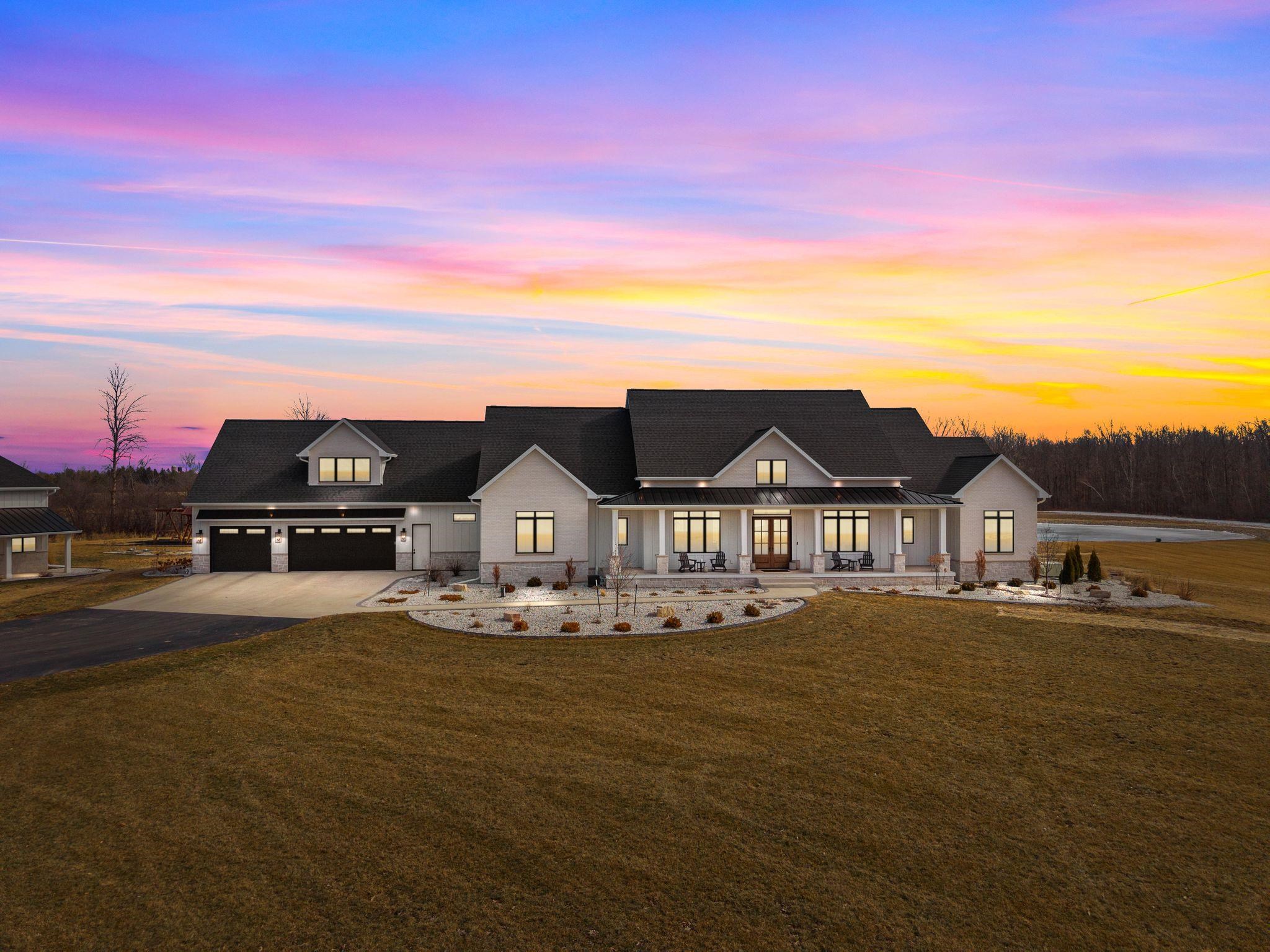 W5896 AUTUMN HILLS Parkway property preview photograph