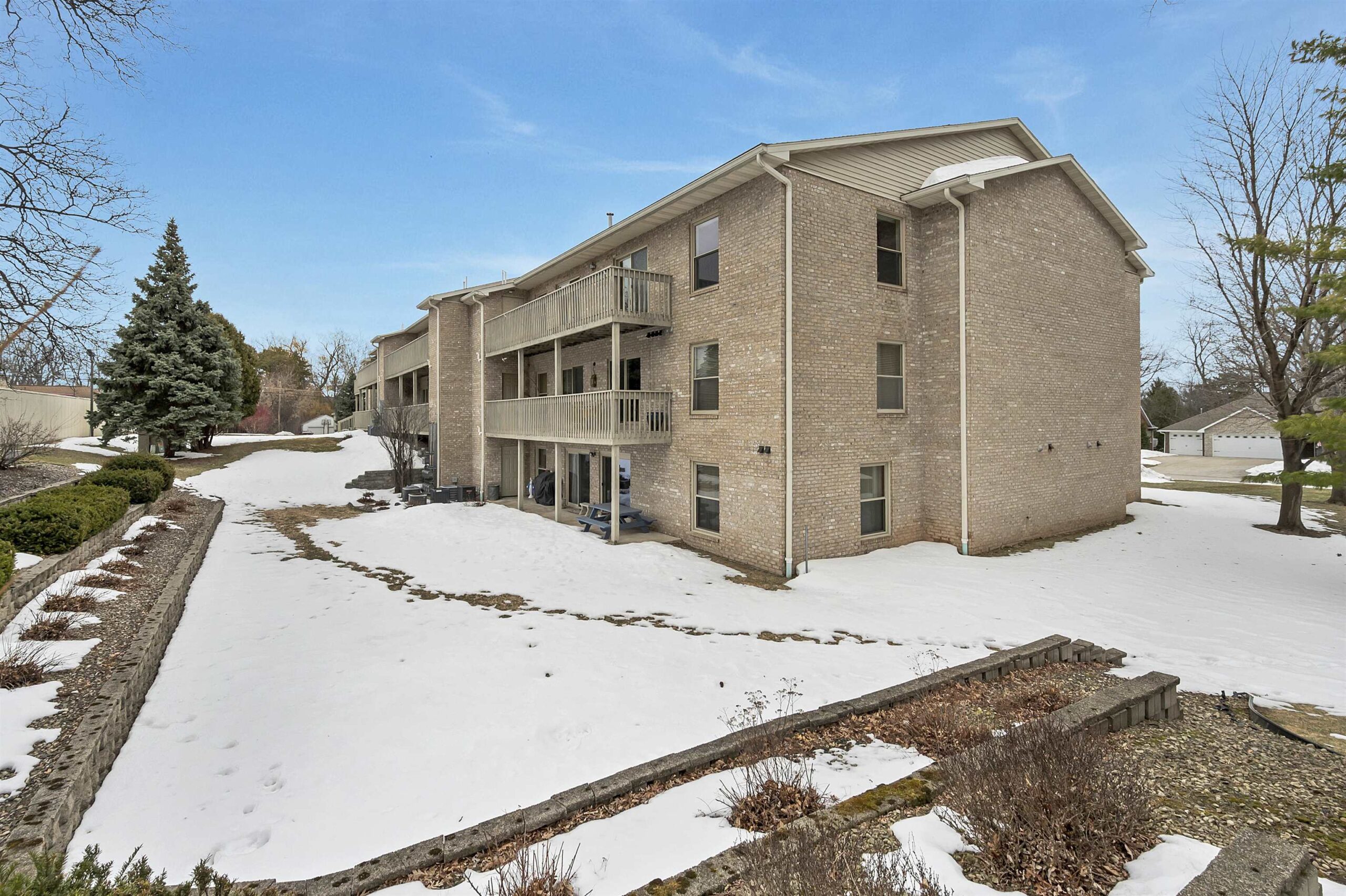 1600 RUSTIC OAKS Court property preview photograph