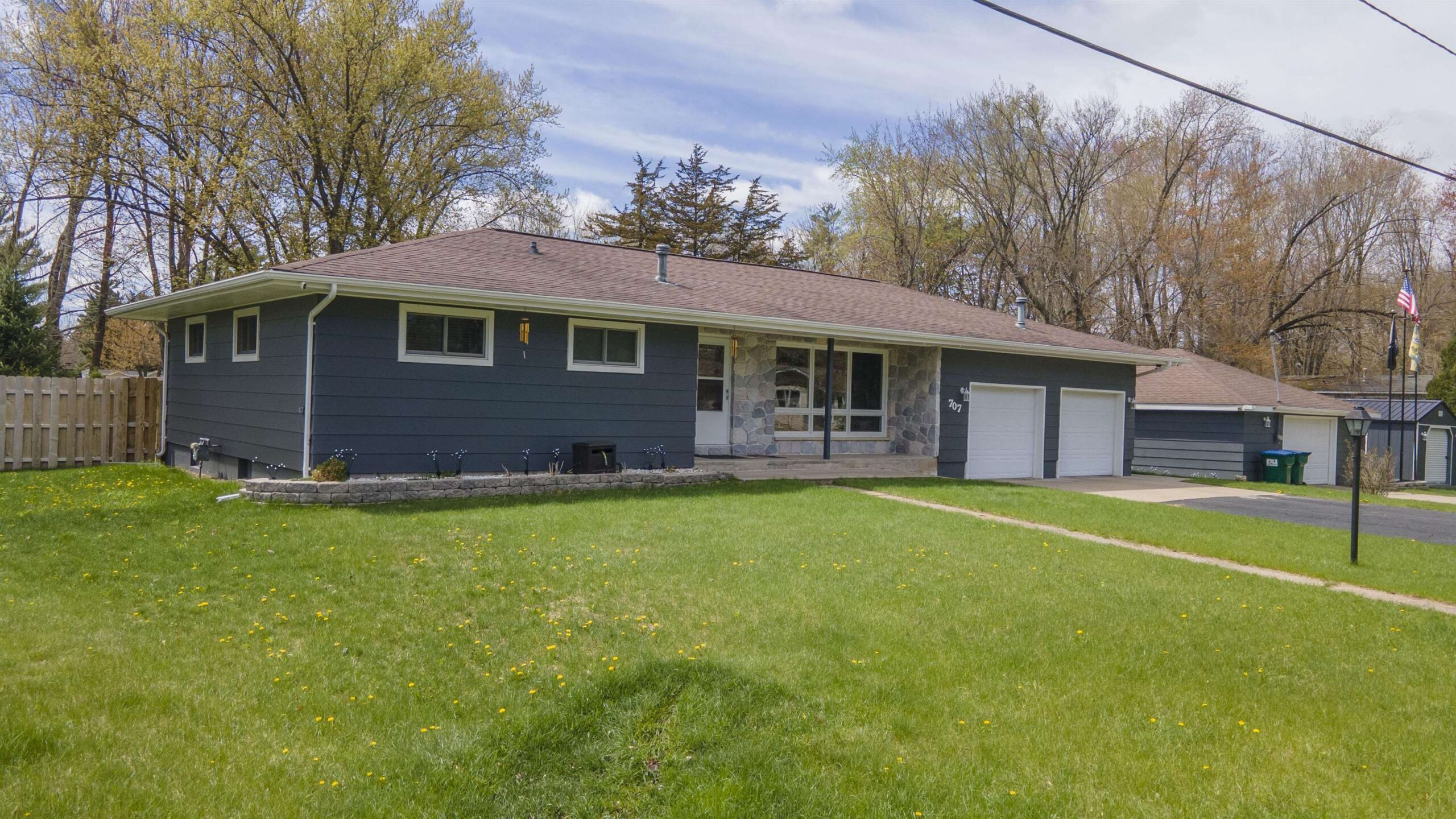 707 SUNSET Drive property preview photograph
