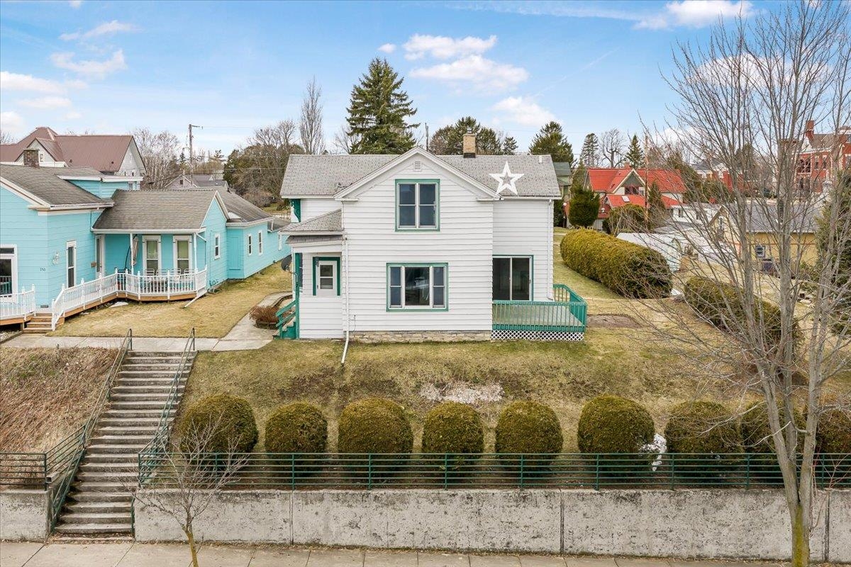 711 MILWAUKEE Street property preview photograph