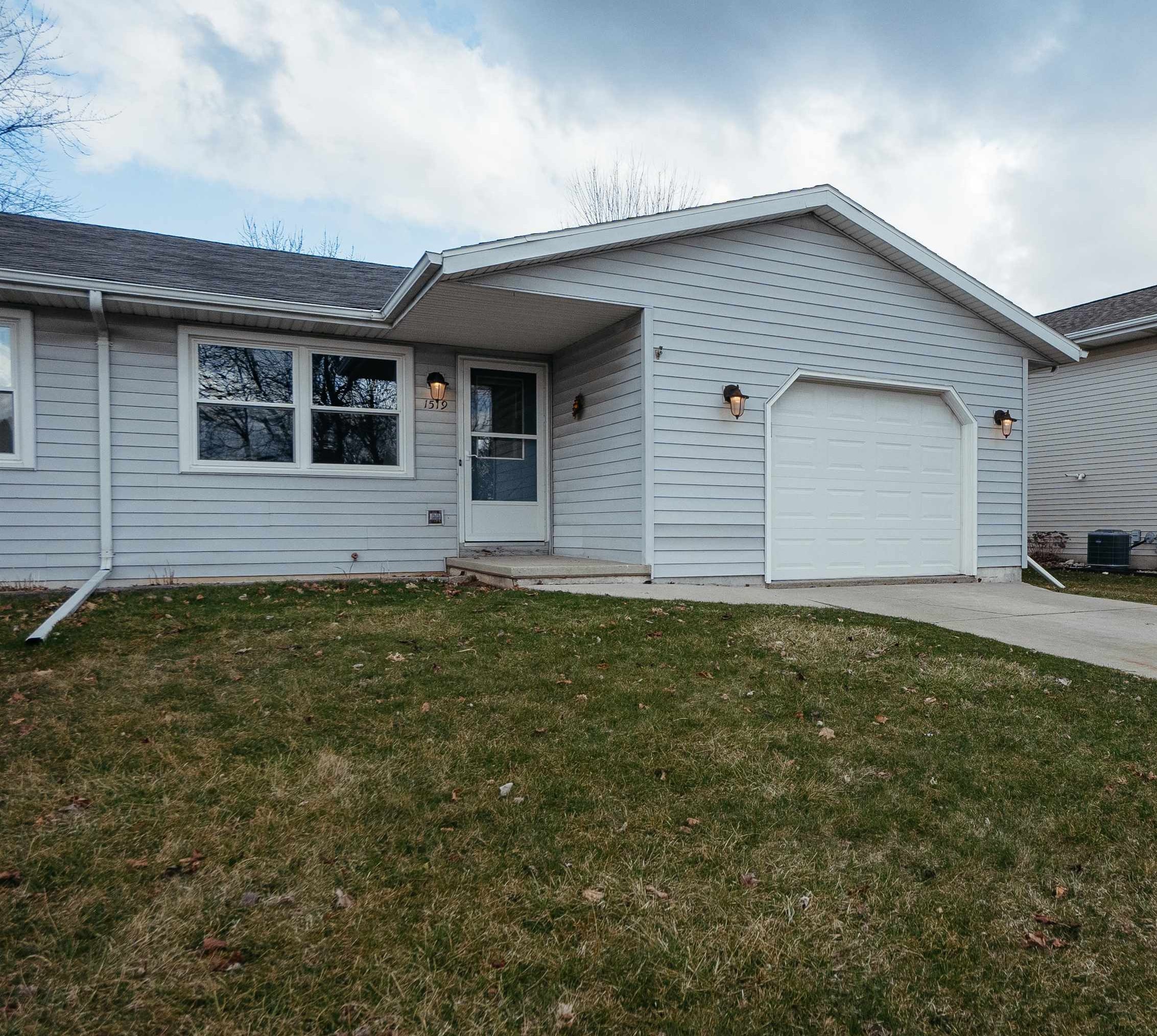 1519 FAIRLAWN Avenue property preview photograph