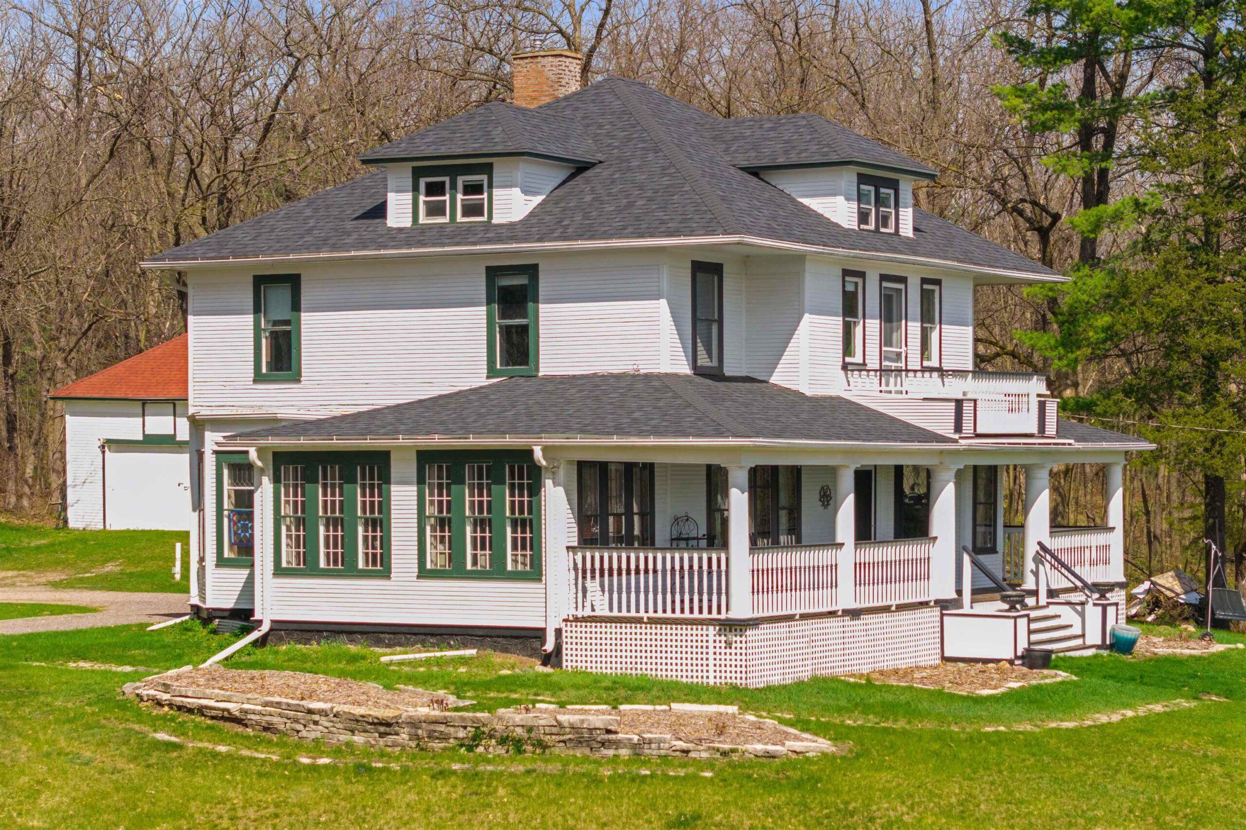 426 E NORTH LAKE Street property preview photograph