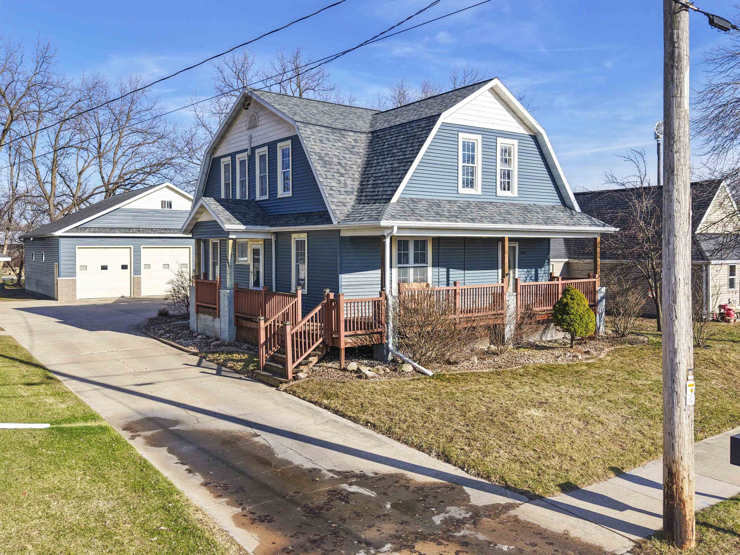300 N MAPLE Street property preview photograph