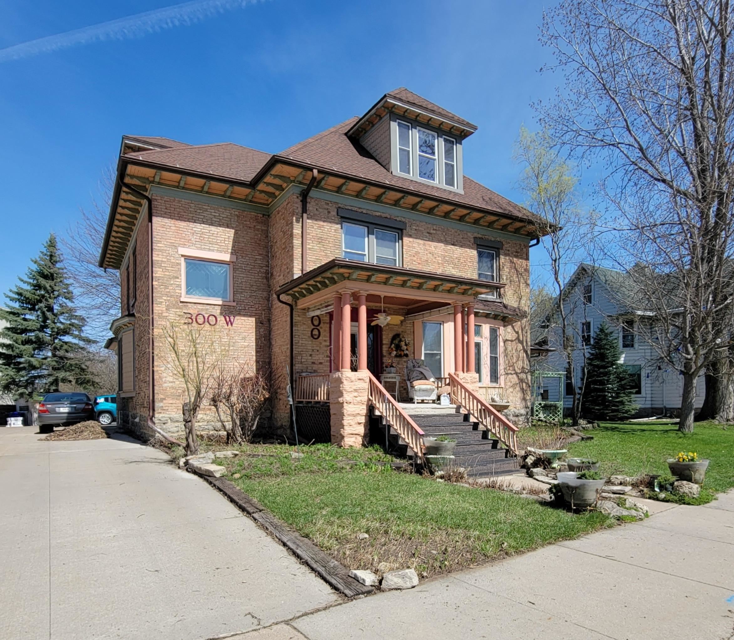 300 W PROSPECT Avenue property preview photograph