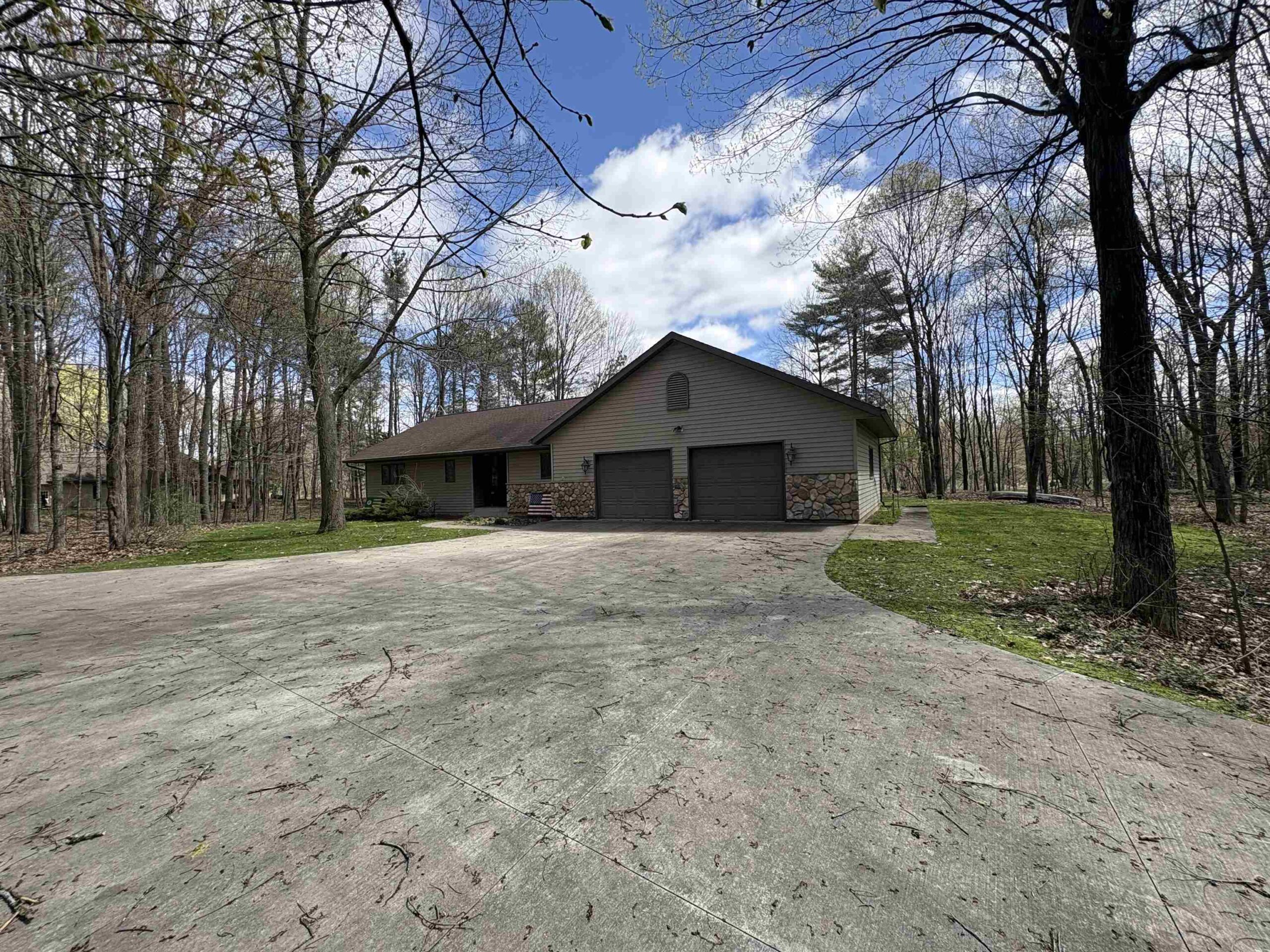 W9221 AMBER Lane property preview photograph