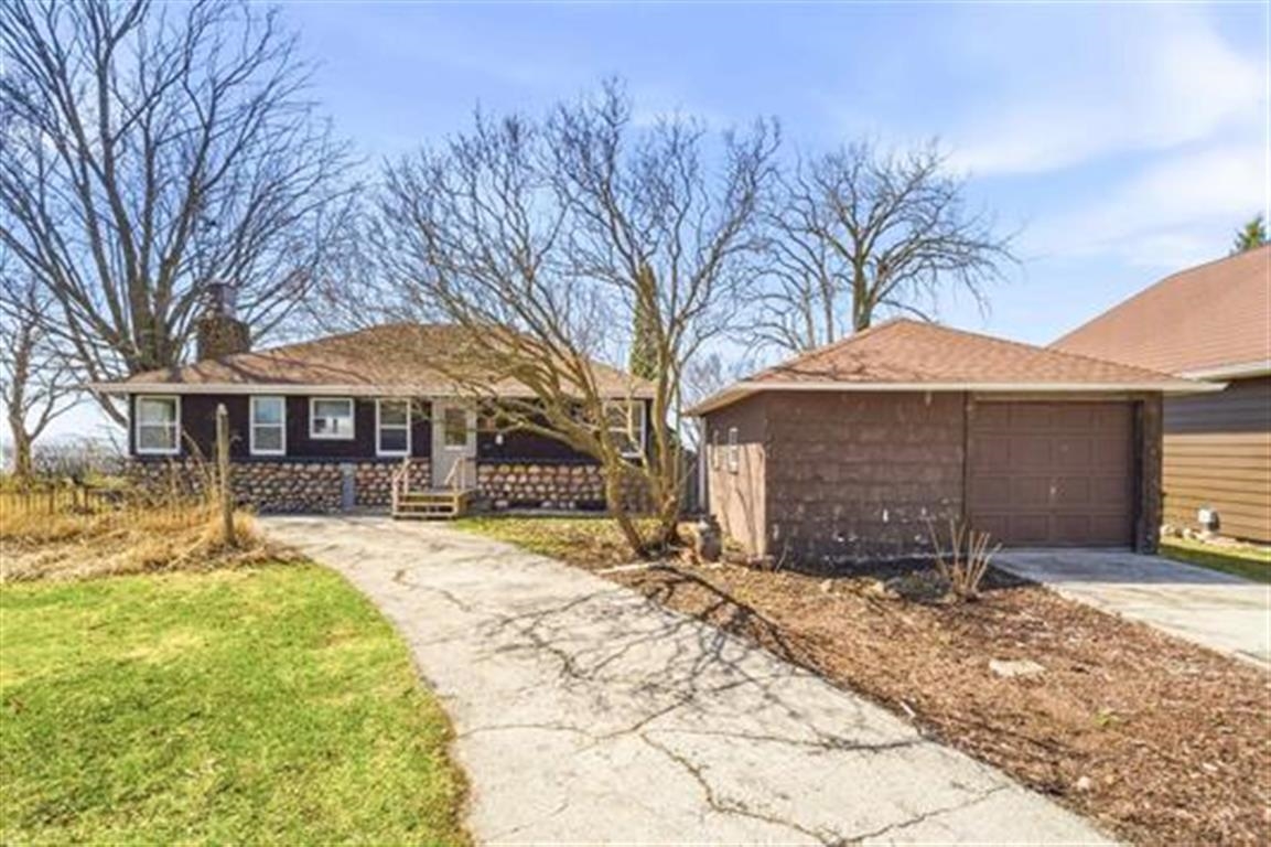 805 PARAMOUNT Drive property preview photograph