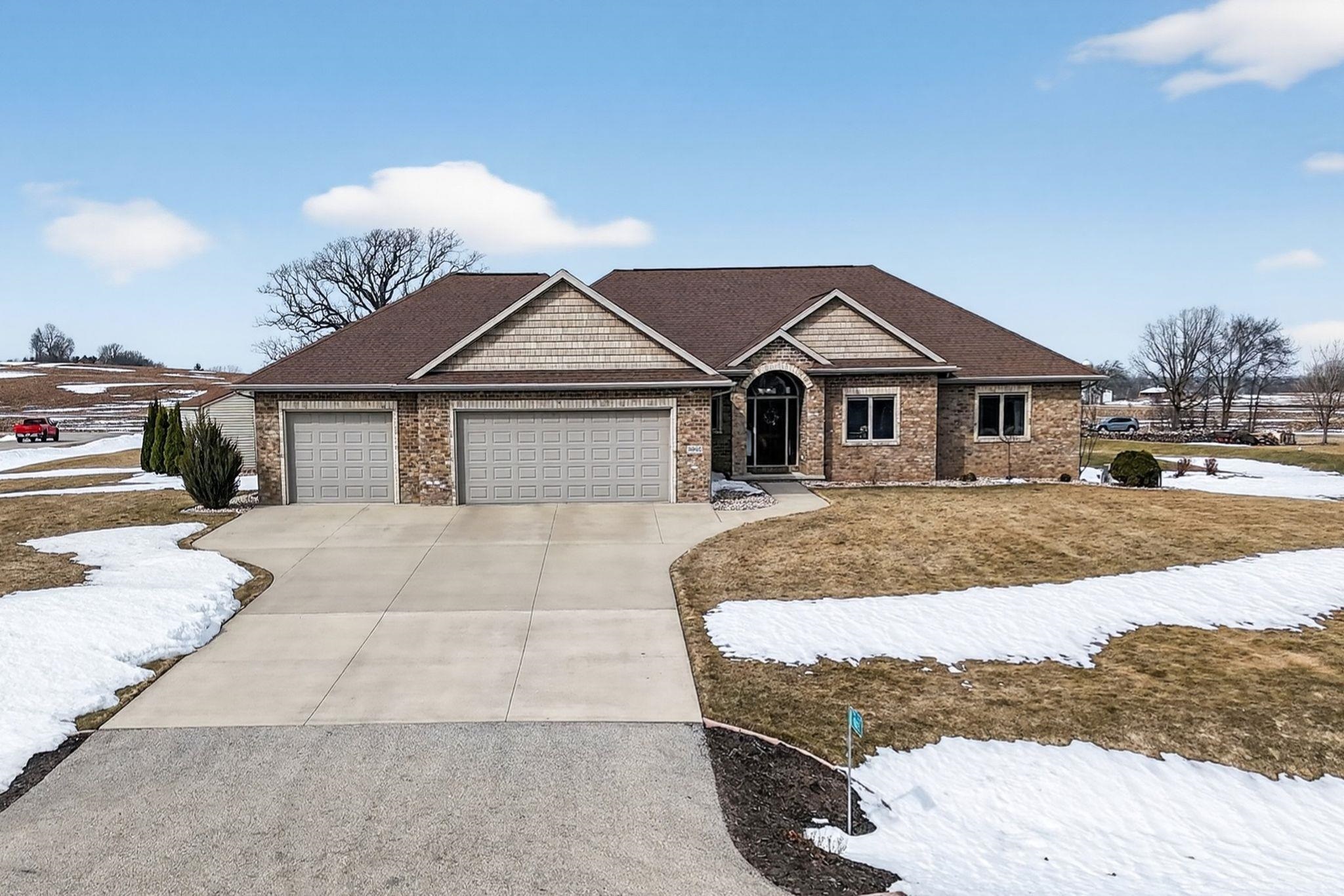 8065 GOLDEN PRIMROSE Circle property preview photograph