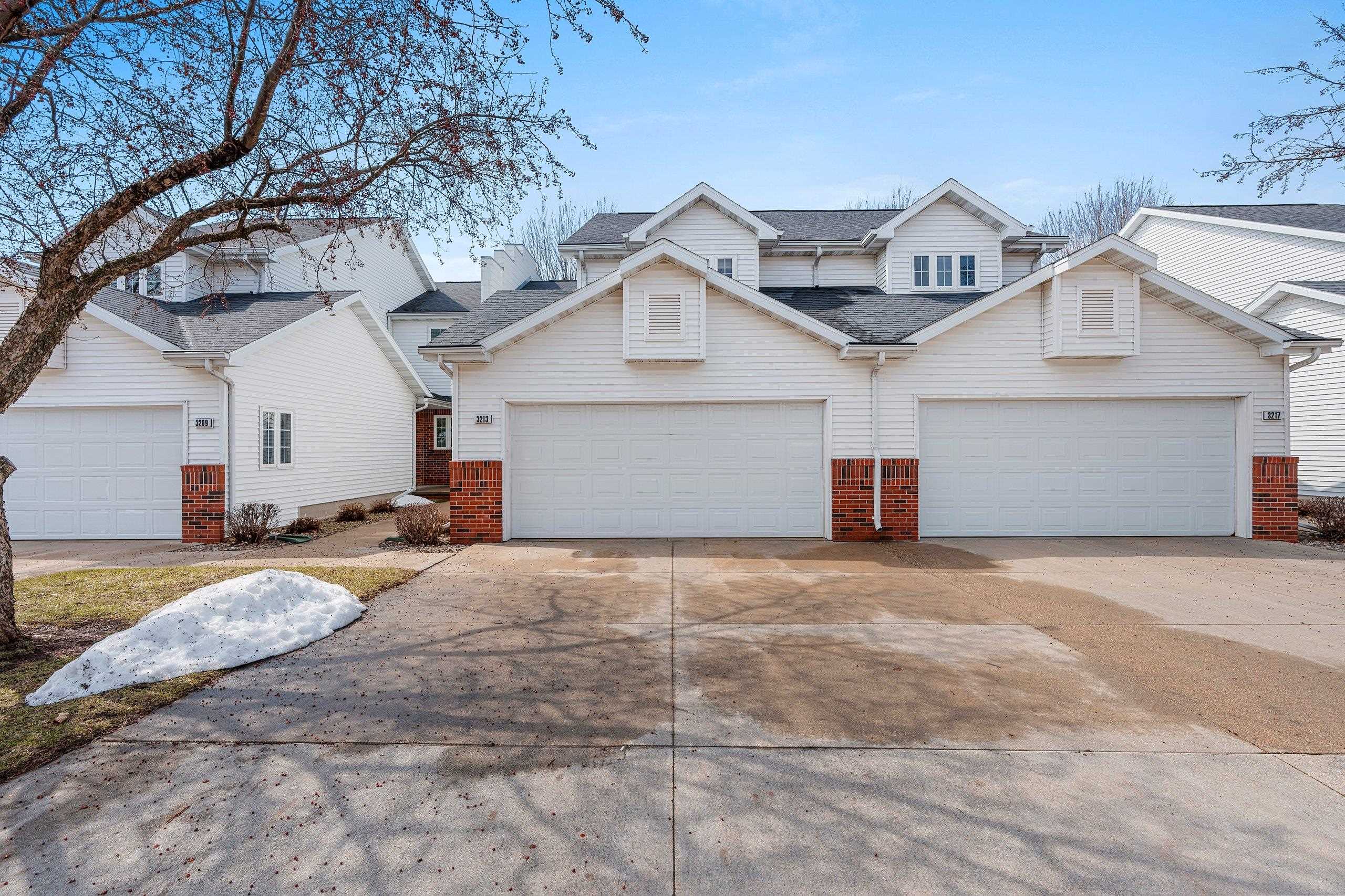 3213 N MISTWOOD Lane property preview photograph