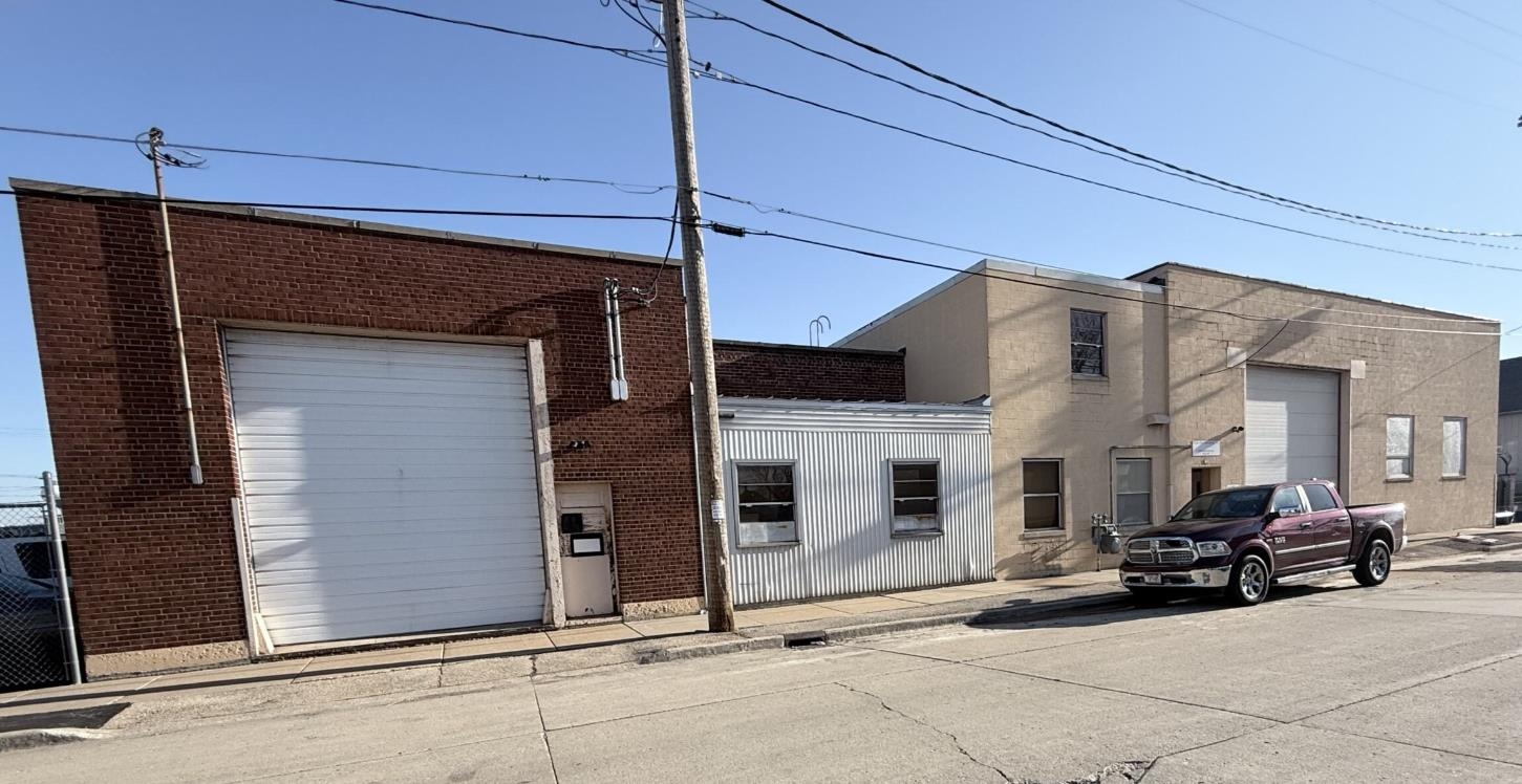 122 W 7TH Avenue property preview photograph