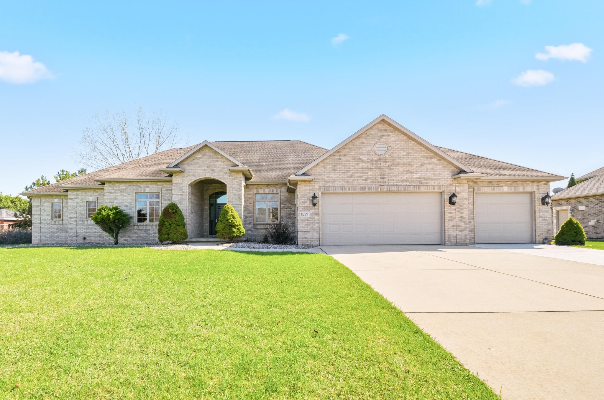 1529 SILVER MAPLE Drive property preview photograph