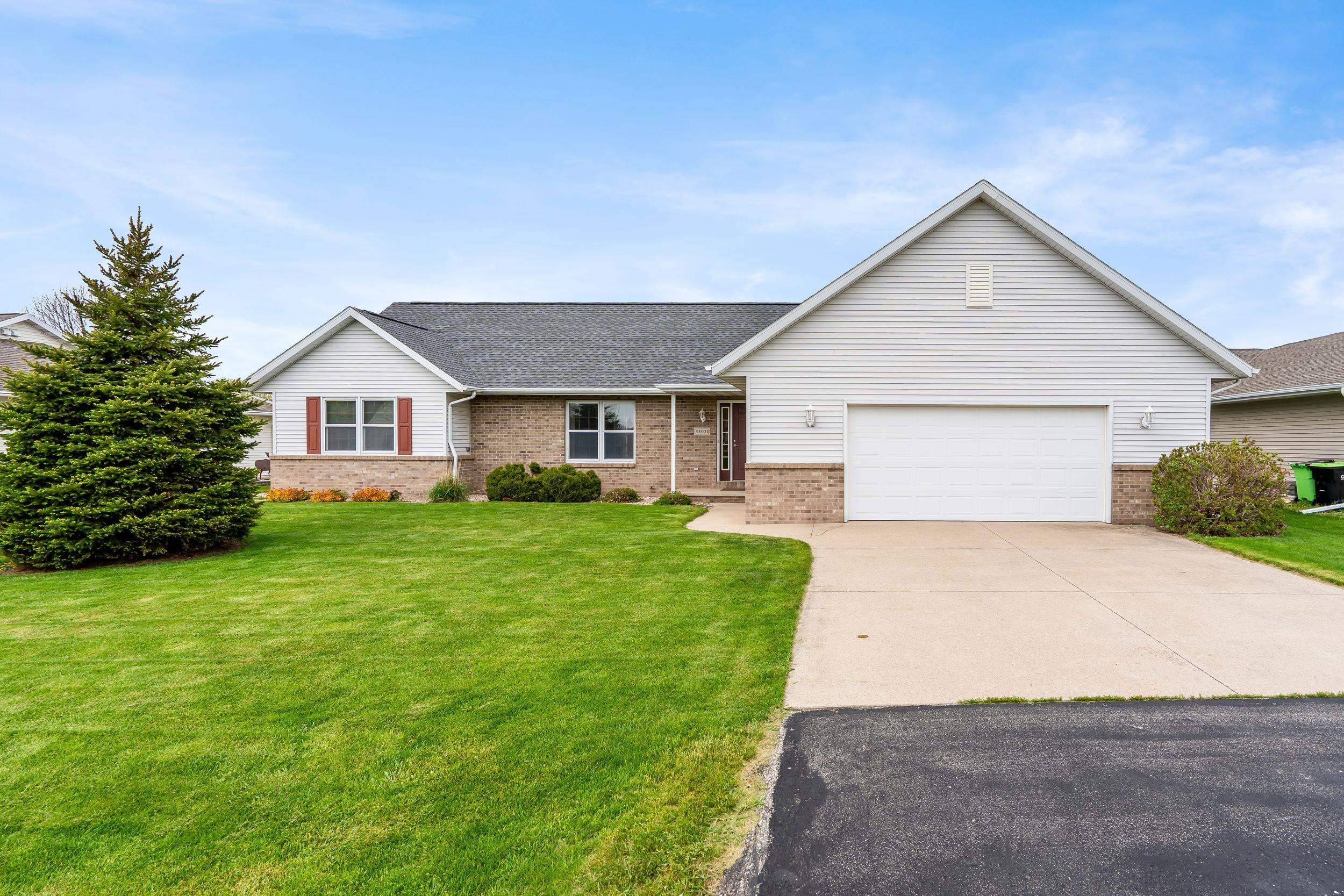 N8033 LAKE BREEZE Drive property preview photograph
