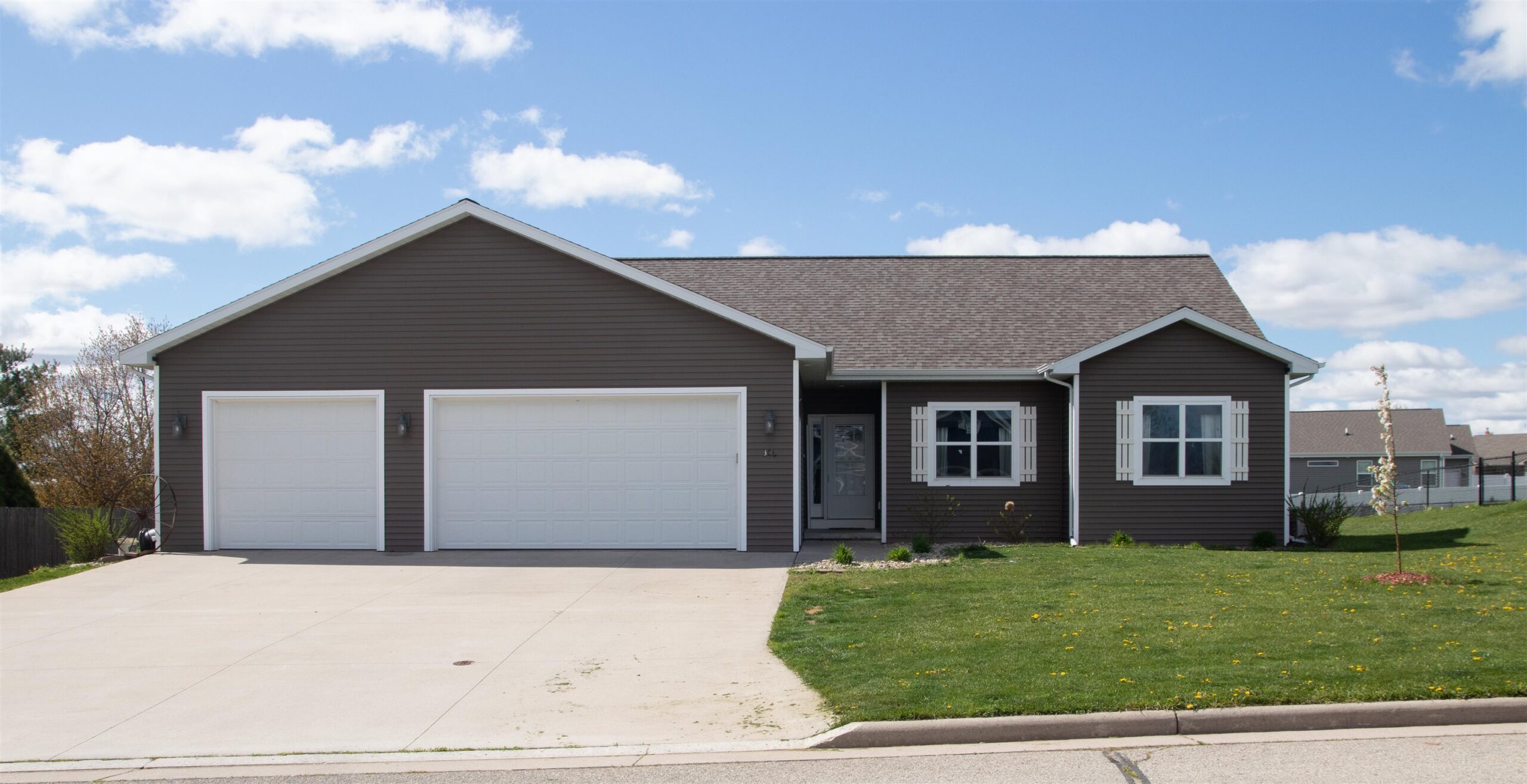 306 GREENBRIAR Drive property preview photograph