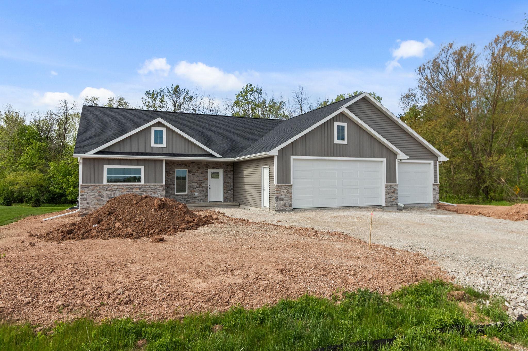 W5995 WOODLAND Road property preview photograph