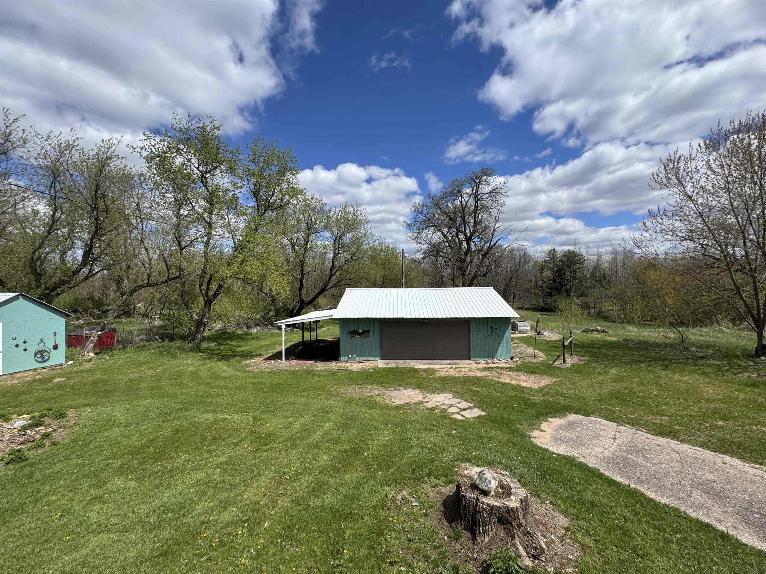 N6596 E LONG LAKE Road property preview photograph
