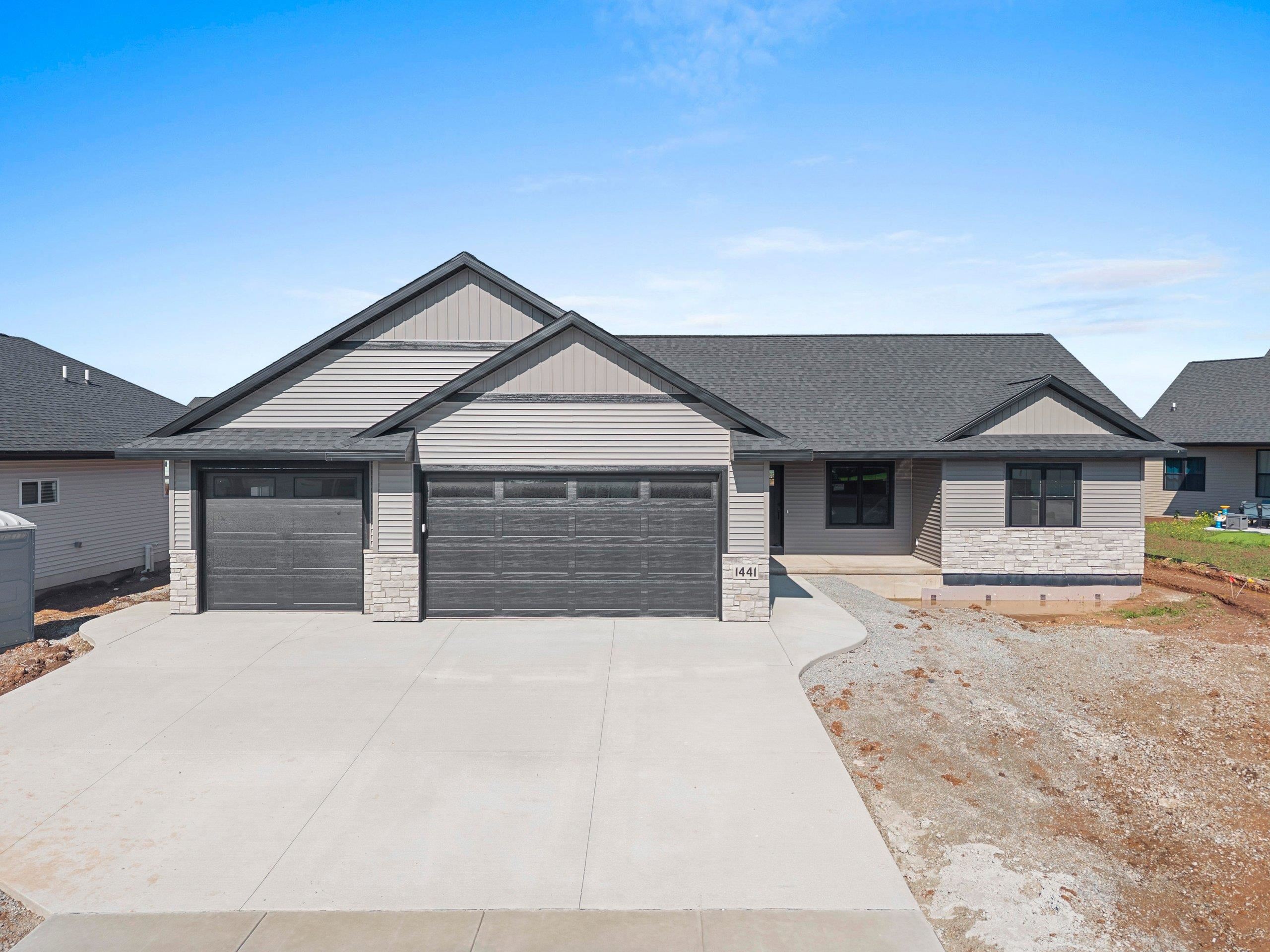 1441 CROSSROADS Drive property preview photograph