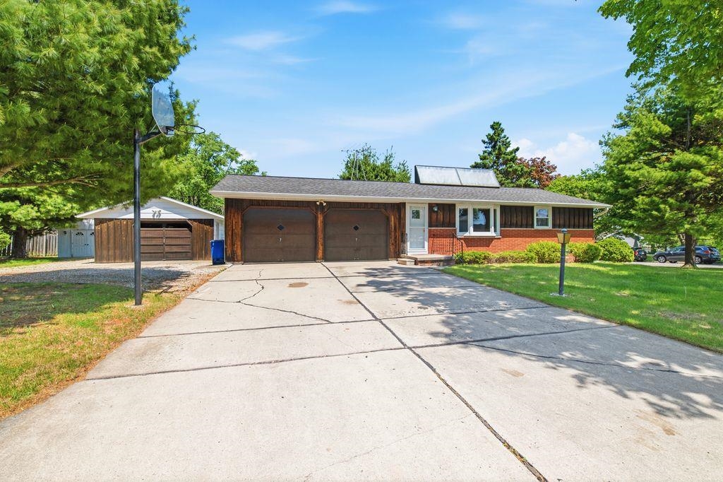 1532 NORTH Road property preview photograph