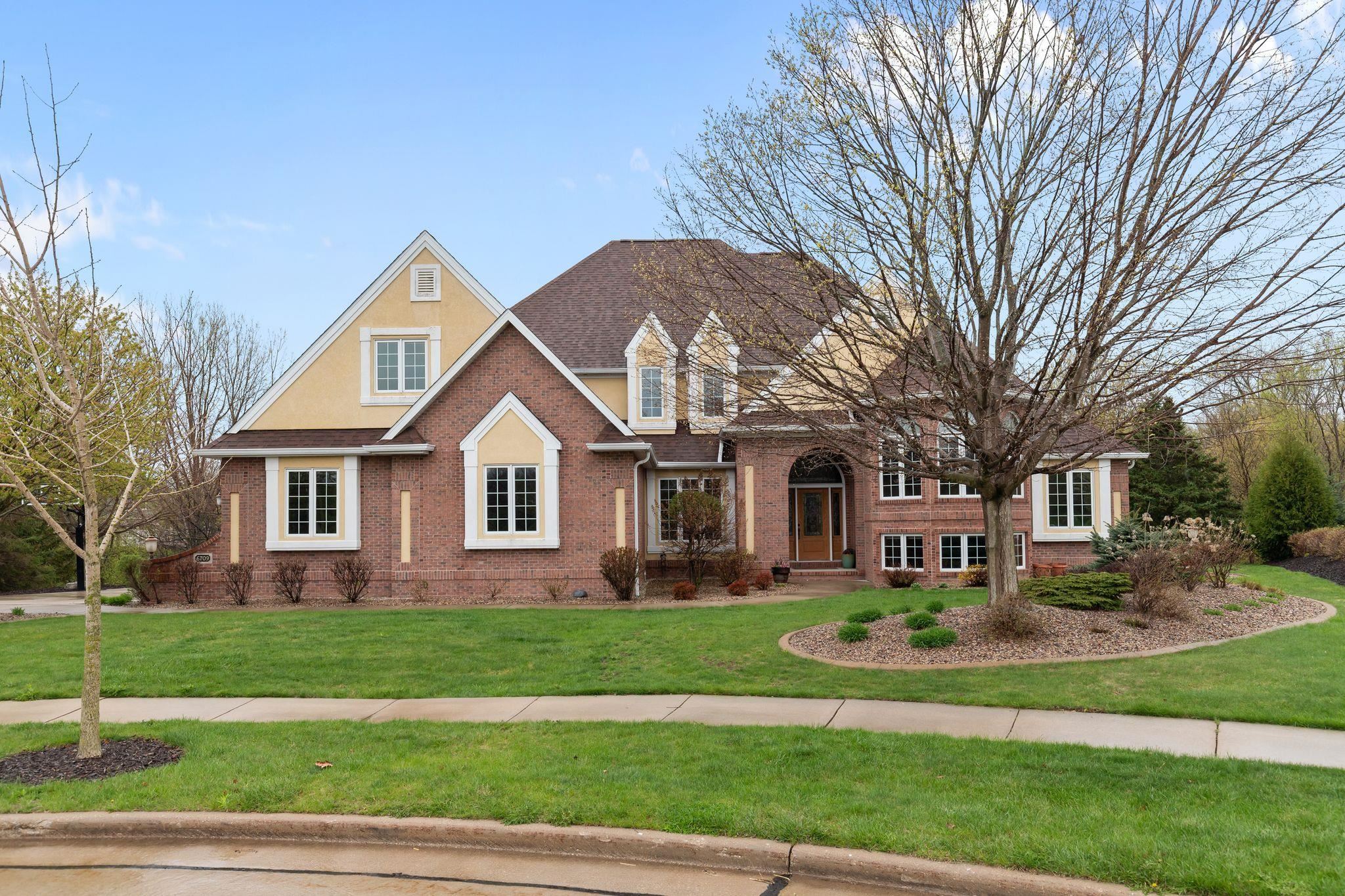 6709 N GULLWING Court property preview photograph