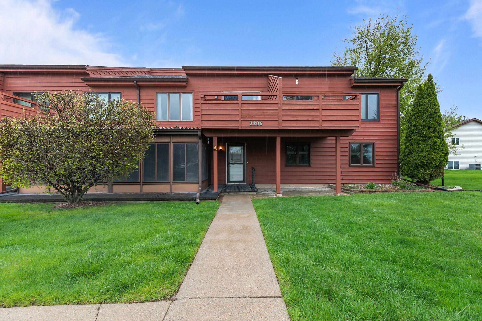 2206 MEADOWBROOK Court property preview photograph