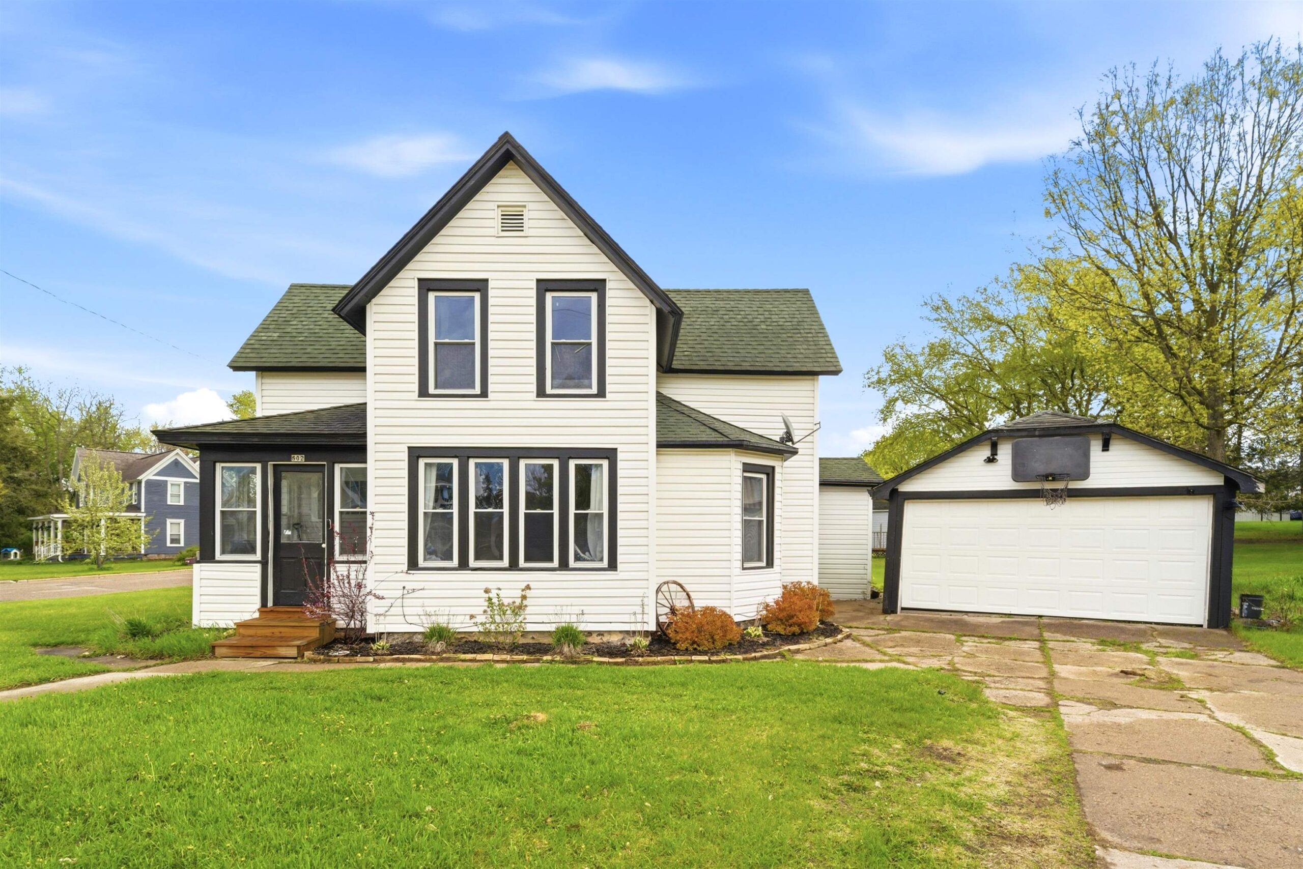 802 DEPOT Street property preview photograph