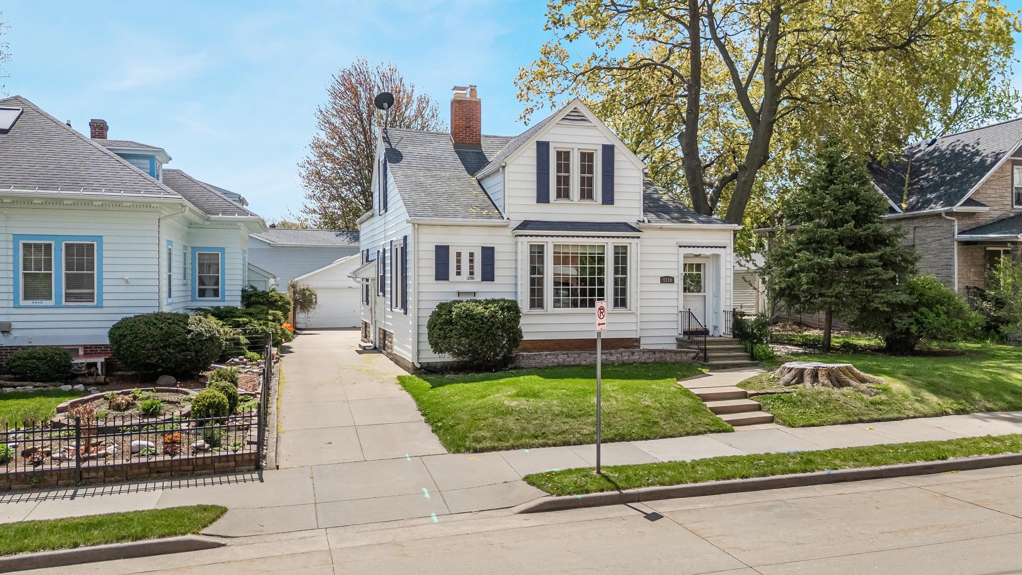 1119 E PARKWAY Avenue property preview photograph
