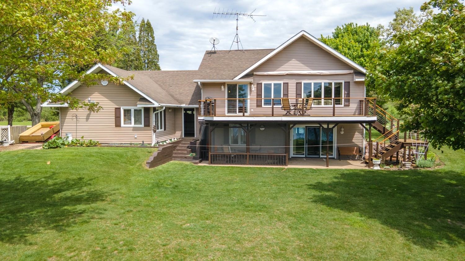 W337 COUNTY ROAD E property preview photograph