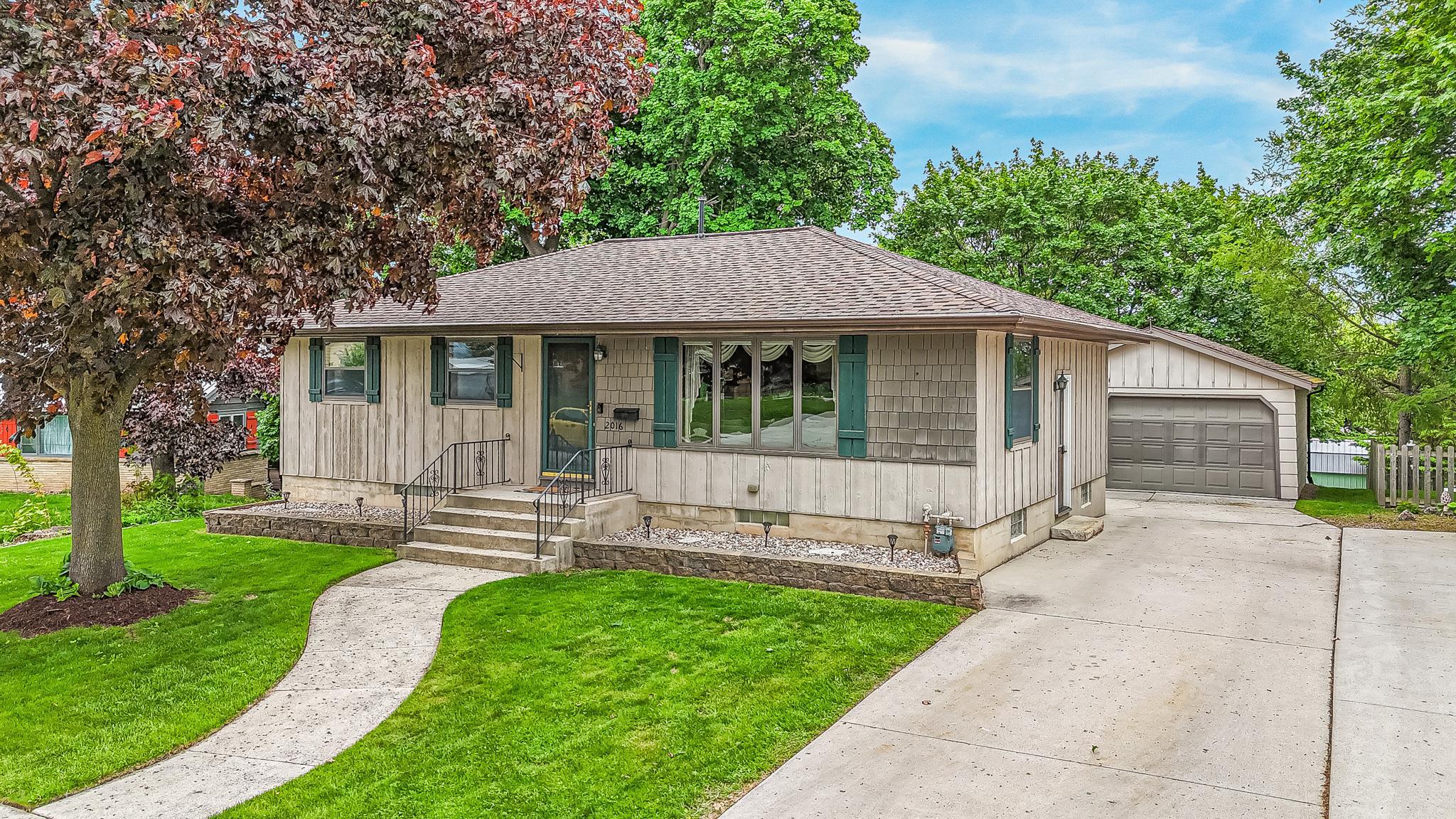 2016 MONROE Street property preview photograph