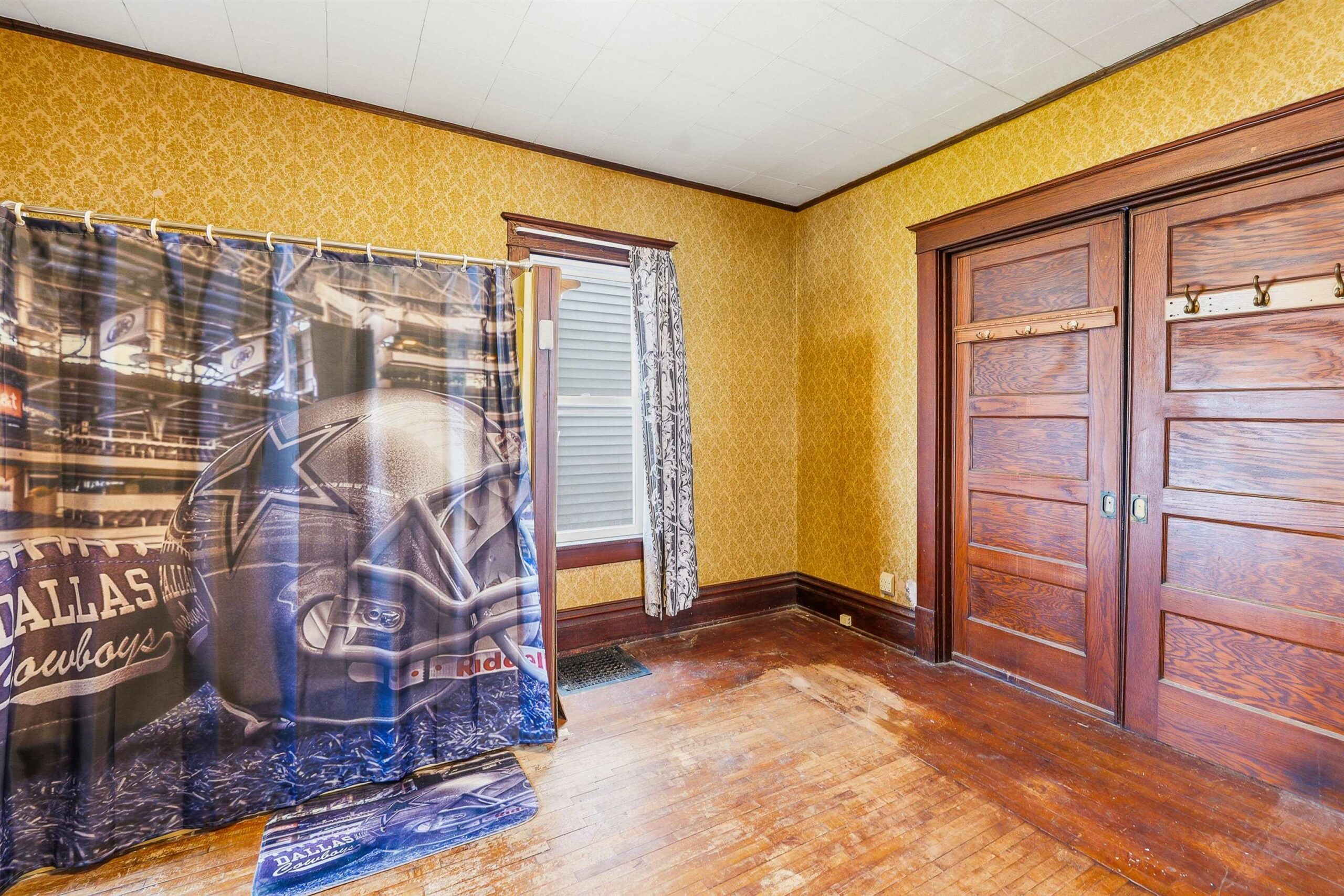 335 S MAIN Street property preview photograph
