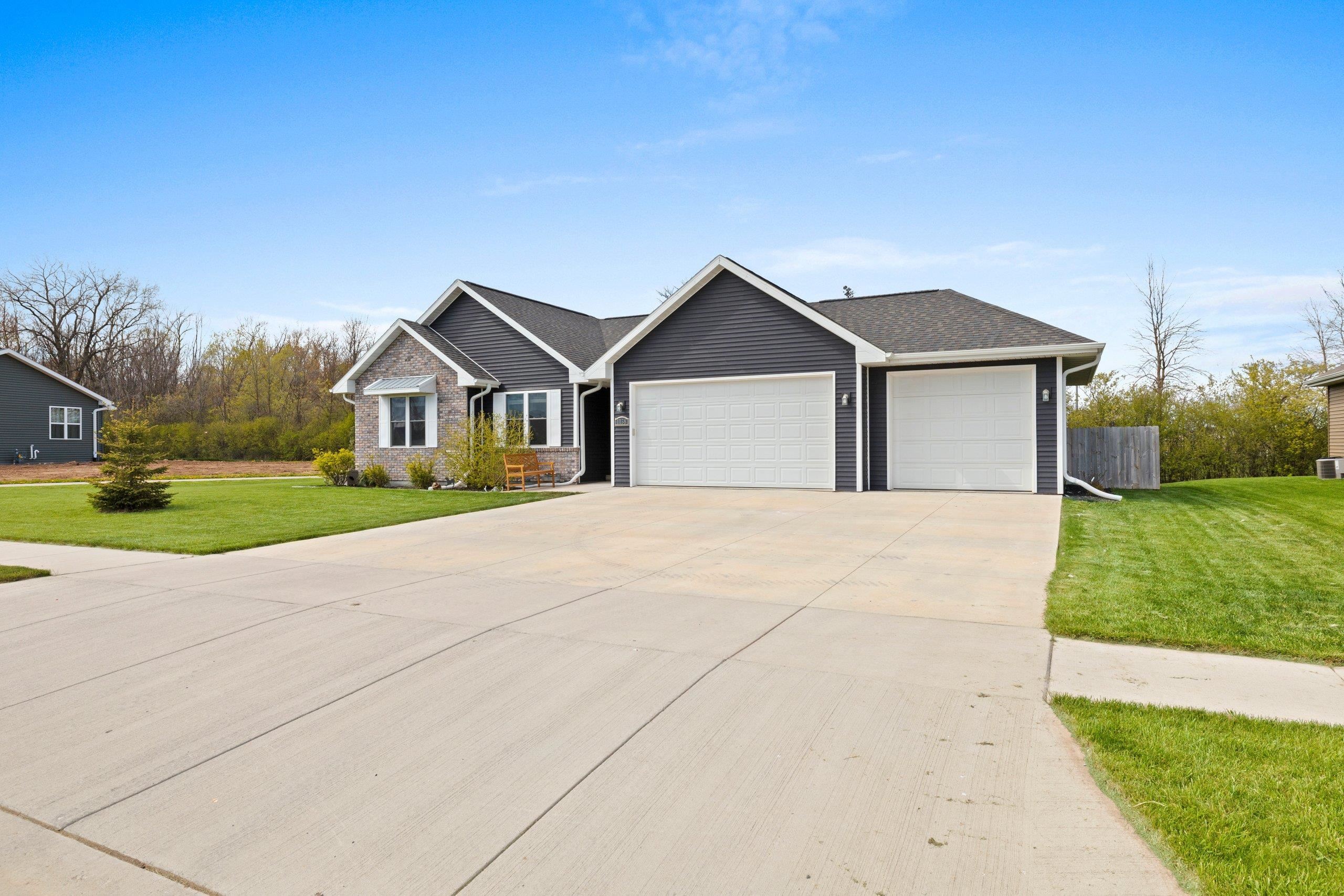 1138 W THORN CREEK Drive property preview photograph