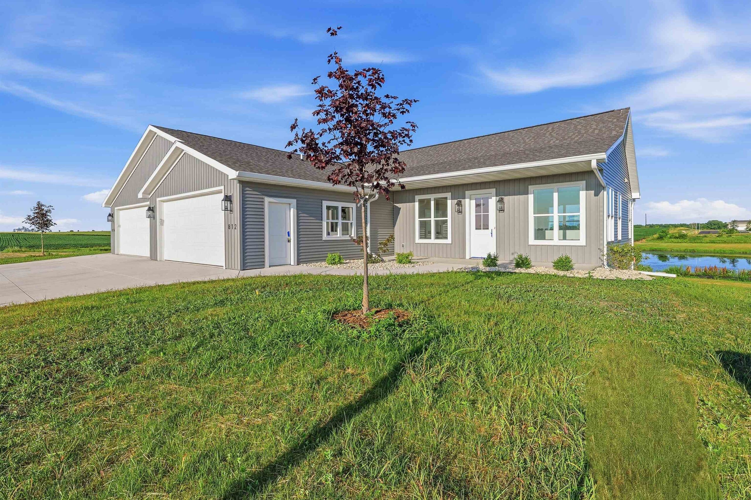 812 LAKEVIEW Lane property preview photograph