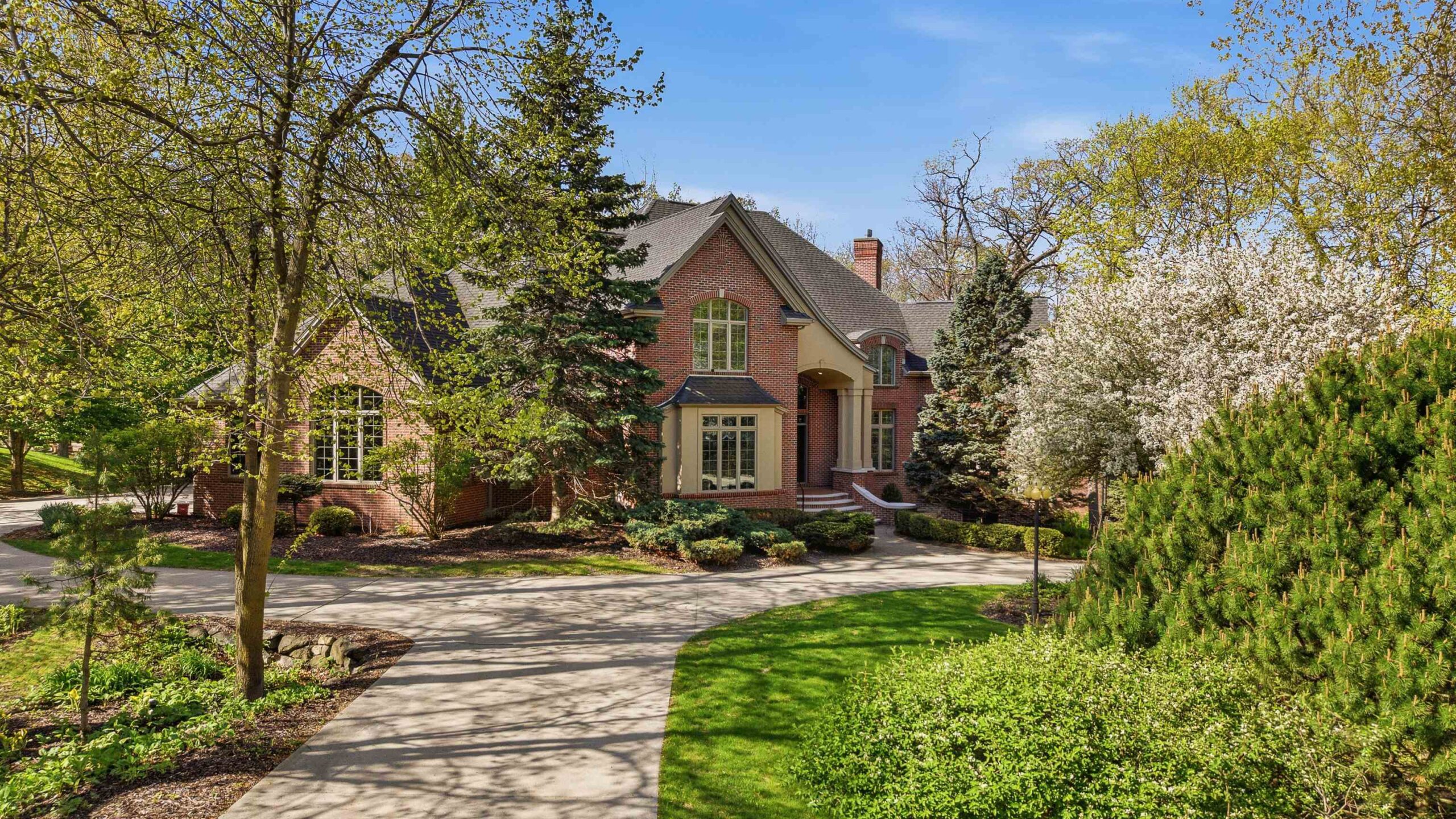 384 LEDGEWOOD Drive property preview photograph