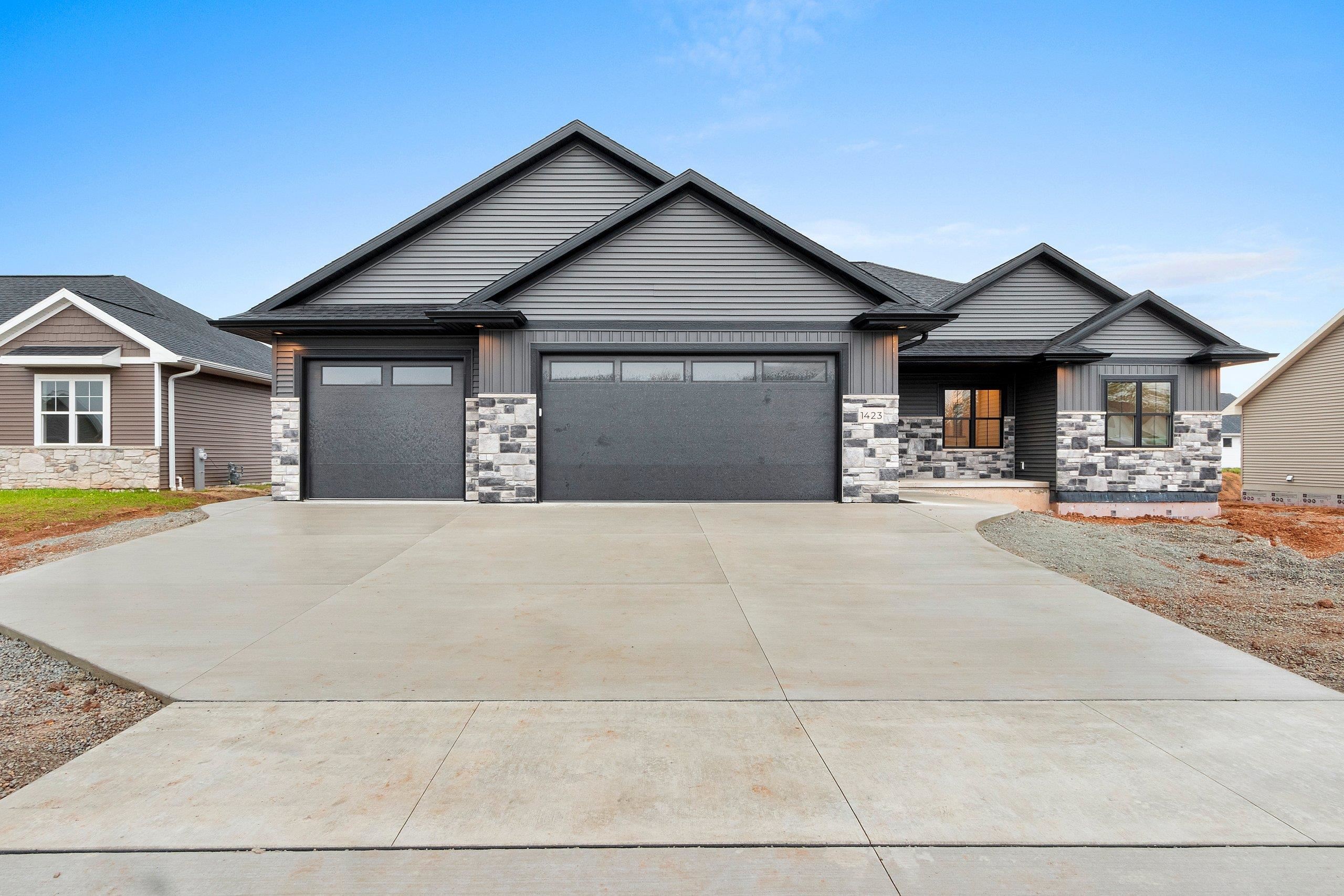 1423 CROSSROADS Drive property preview photograph