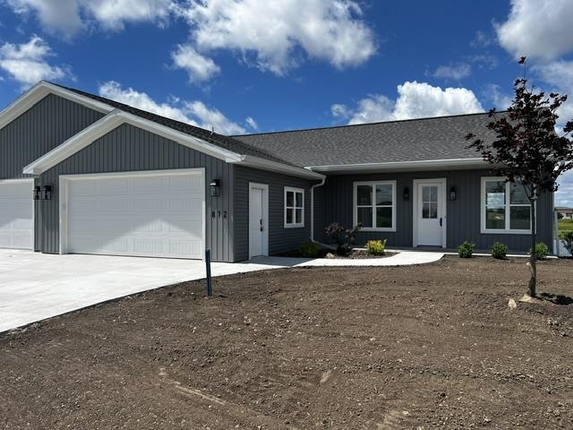 812 LAKEVIEW Lane property preview photograph